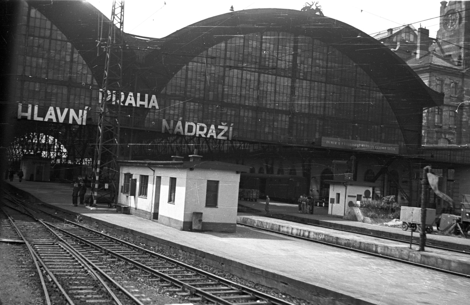 Czech Republik, Prague, főpályaudvar (Hlavní nádraží)., 1959, Nagy Gyula, Czechoslovakia, Secession, train station, train station, place-name signs, Art Nouveau architecture, Josef Fanta-design, Fortepan #51386