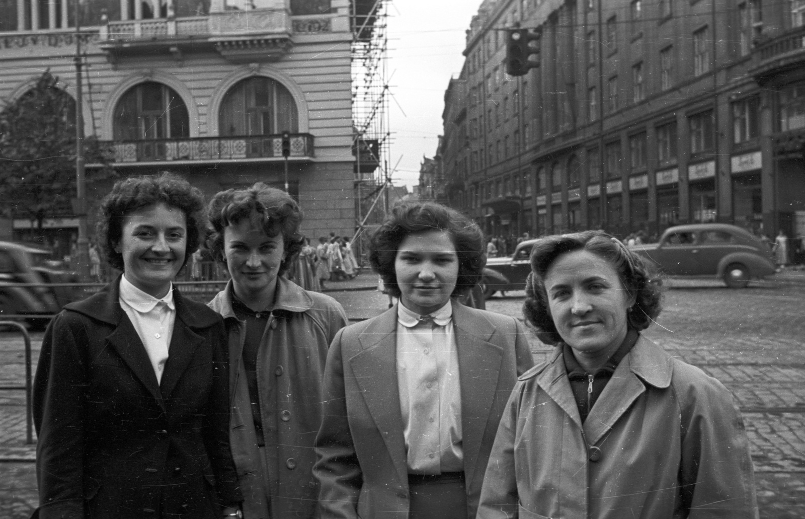 Csehország, Prága, Vencel tér (Václavské námestí), szemben a Vodickova ulice torkolata., 1956, Nagy Gyula, Csehszlovákia, forgalom, nők, utcakép, neoreneszánsz, Antonín Wiehl-terv, Fortepan #51465