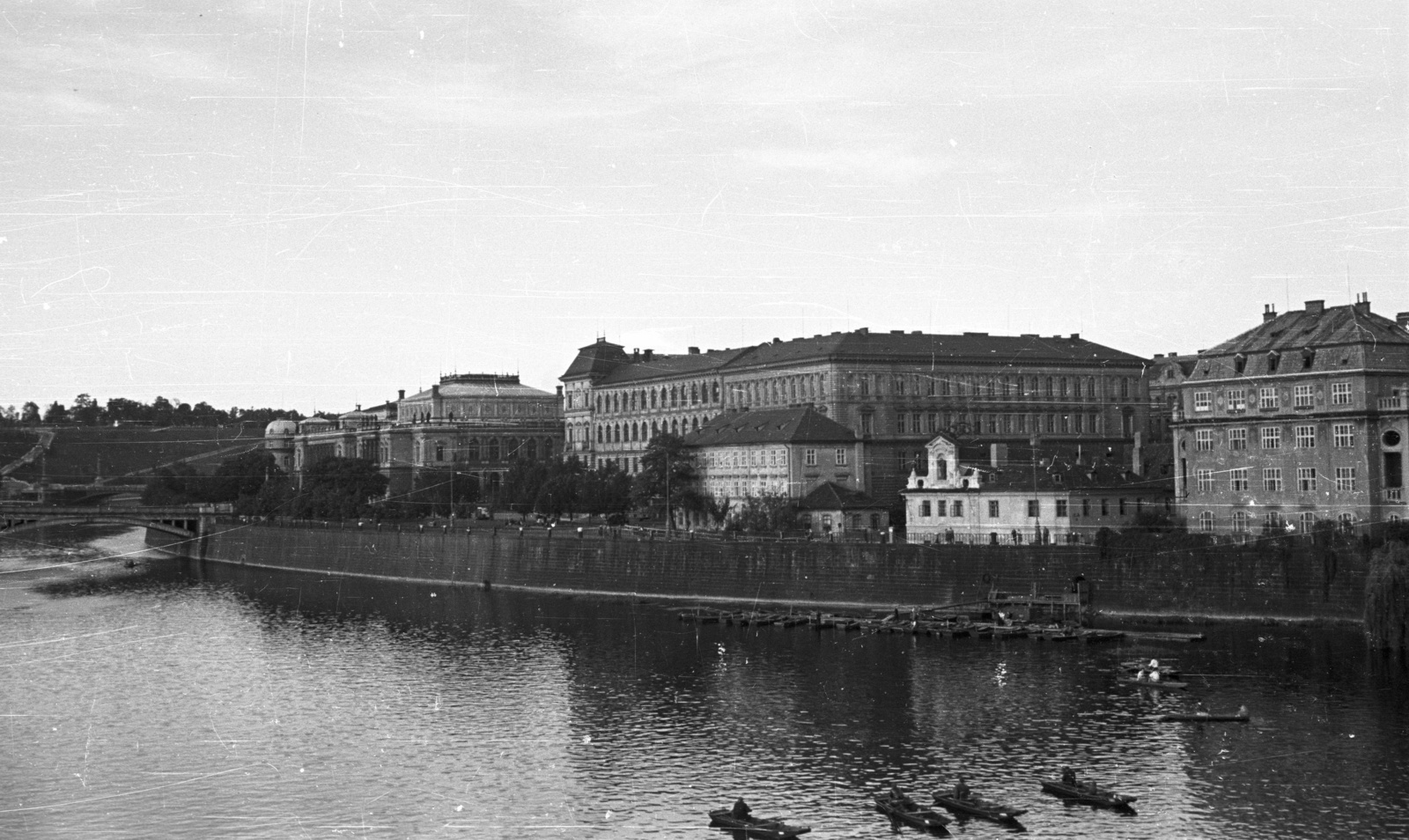 Csehország, Prága, kilátás a Károly hídról a Rudolfinum felé., 1956, Nagy Gyula, Csehszlovákia, folyó, látkép, neoreneszánsz, Josef Zítek-terv, Josef Schulz-terv, Fortepan #51494