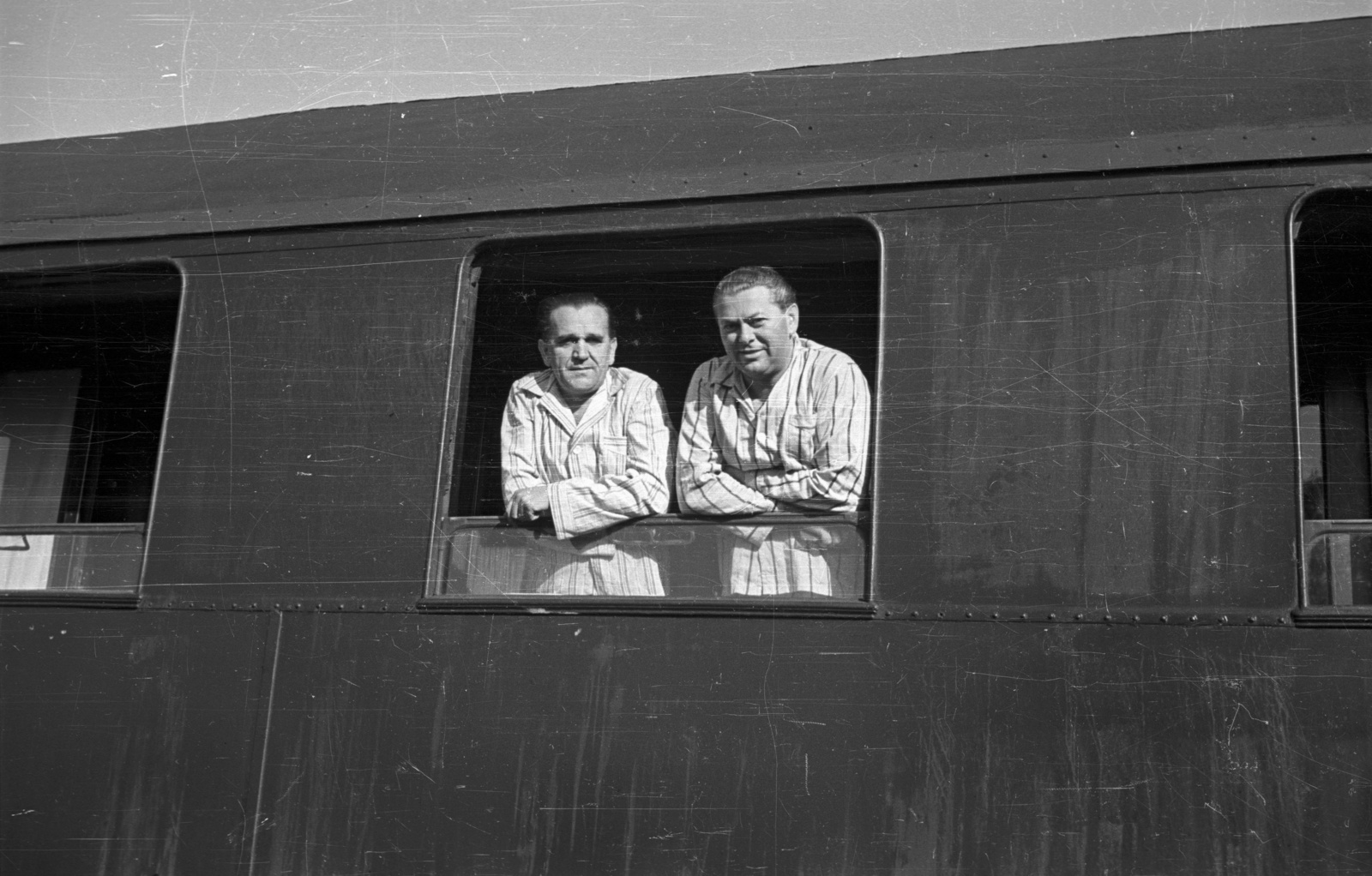 1956, Nagy Gyula, railway, men, coach, passenger, nightgown, Fortepan #51502