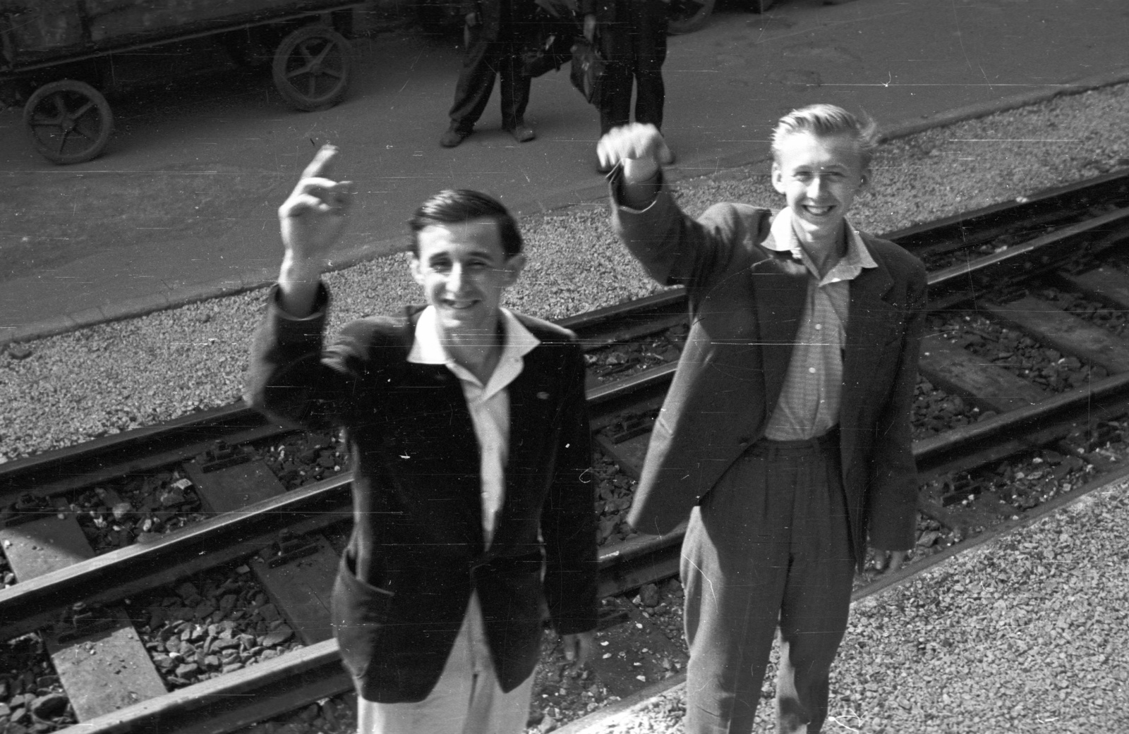Slovakia, Košice, vasútállomás., 1956, Nagy Gyula, Czechoslovakia, smile, men, wave, train station, gesture, open-necked shirt, Fortepan #51514