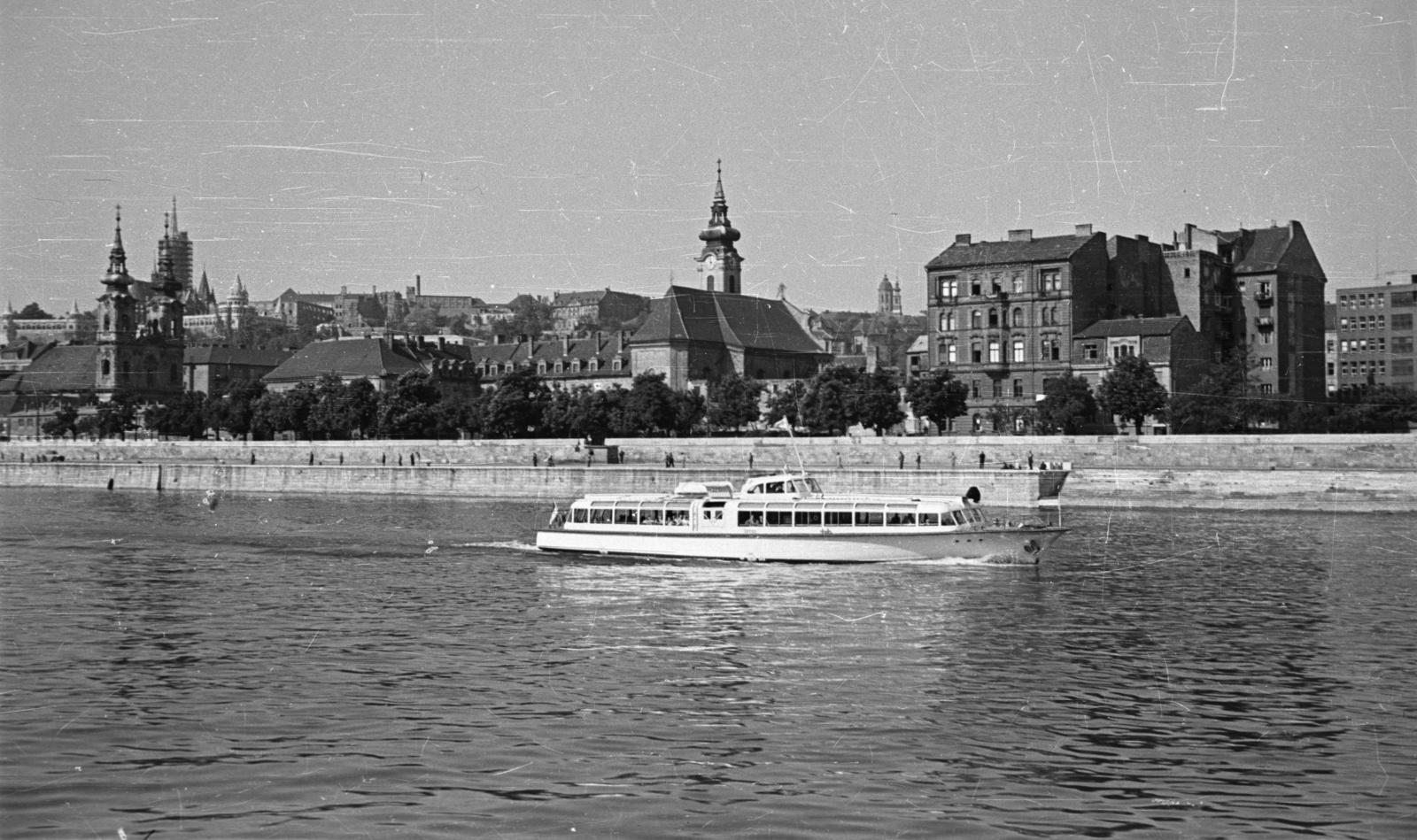 Hungary, Budapest I.,Budapest II., budai alsó rakpart és a Bem rakpart épületei, balra a Batthyány téri Szent Anna-templom., 1958, Nagy Gyula, ship, water bus, Óbuda ship, Budapest, Fortepan #51567