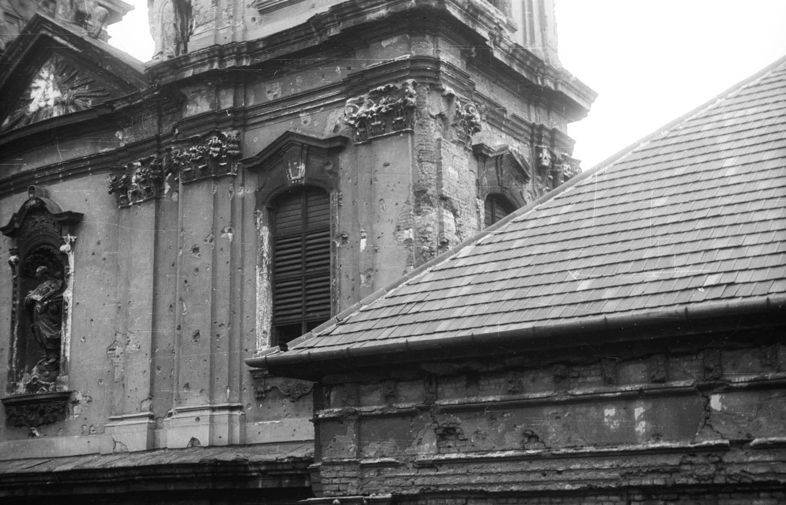 Hungary, Budapest V., Papnövelde (Eötvös Loránd) utca, Egyetemi templom és a Szeminárium épülete., 1958, Nagy Gyula, church, roof, Budapest, Fortepan #51575