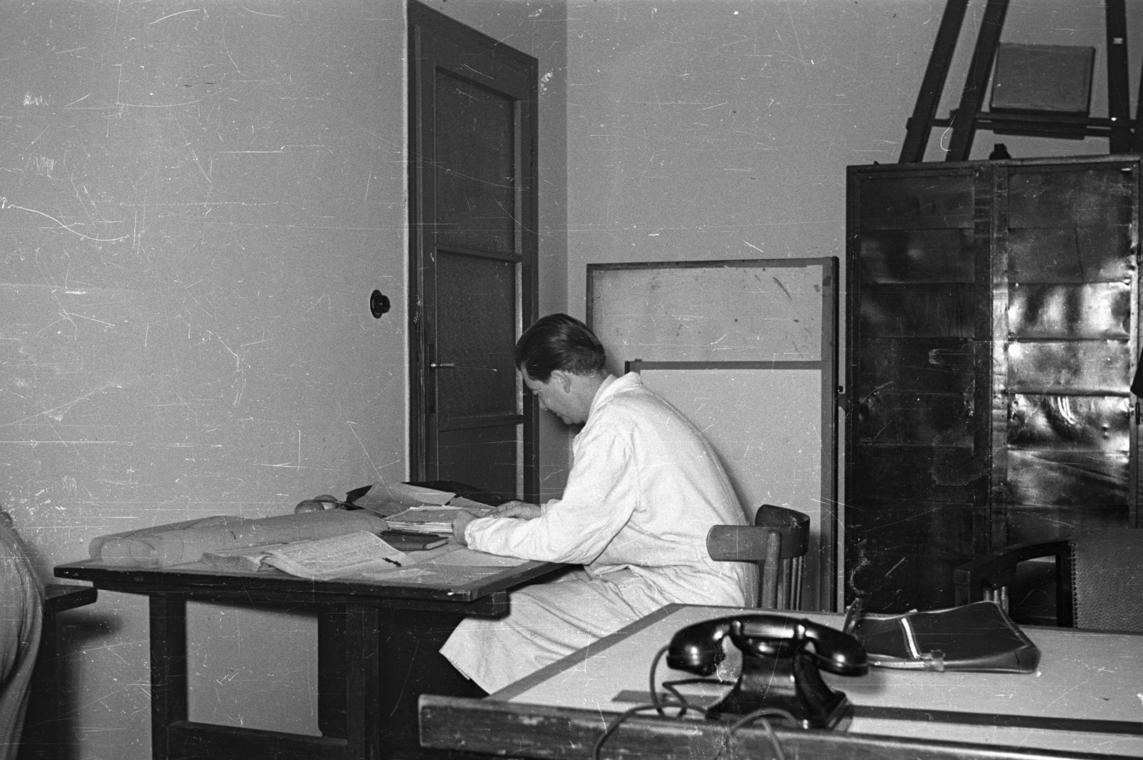 Hungary, Budapest V., Széchenyi rakpart 8. a MÁV Vasúttervező Üzemi Vállalat irodája., 1958, Nagy Gyula, workplace, telephone, overall, Budapest, Fortepan #51577