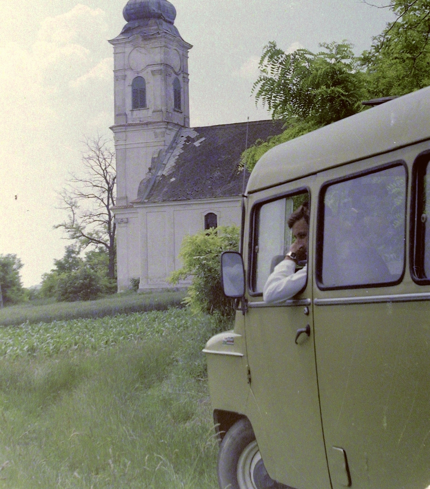 Hungary, a felvétel az evangélikus templom mellett készült., 1980, Fortepan, church, colorful, Nysa-brand, minivan, Polish brand, Fortepan #5158