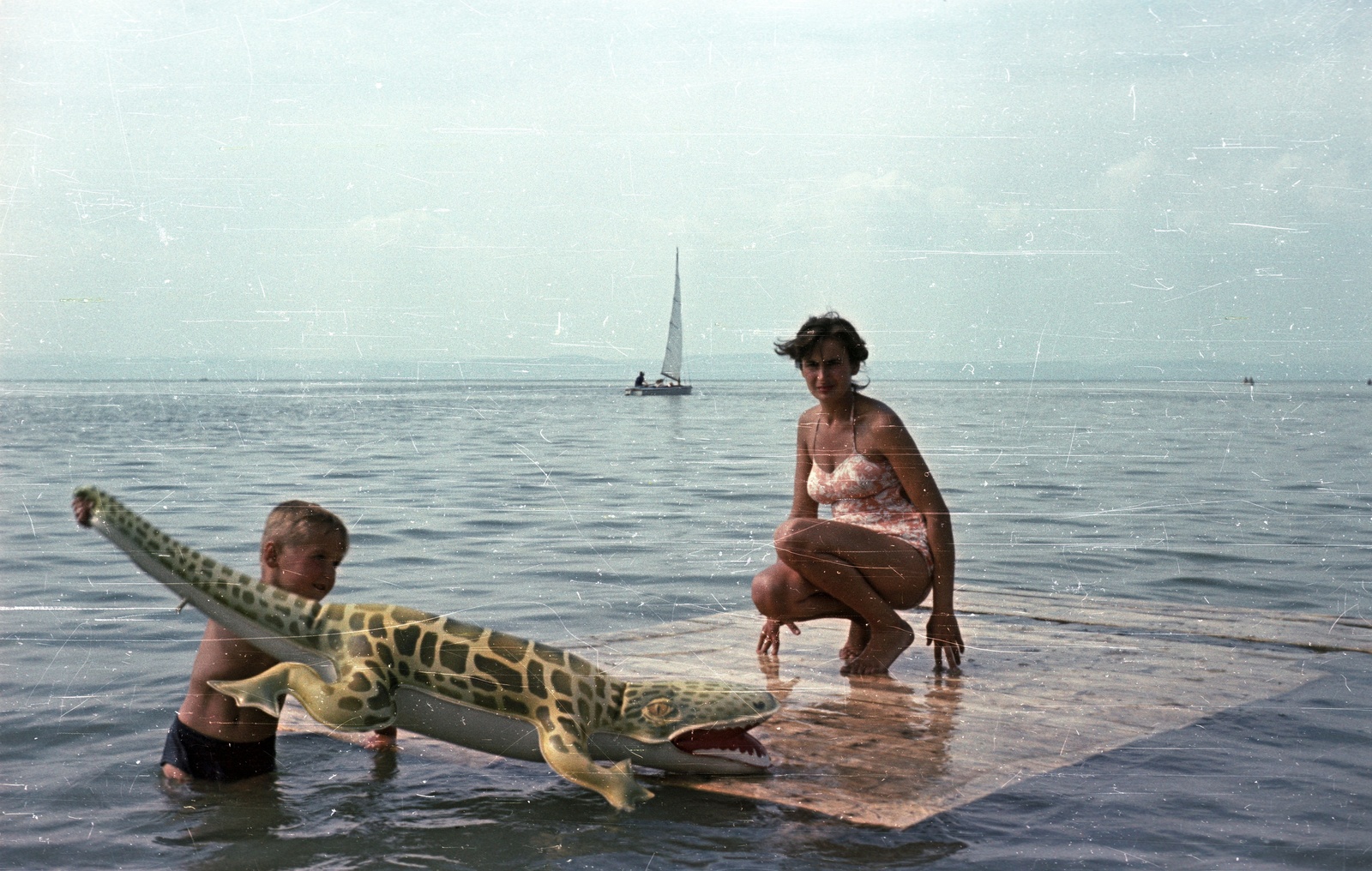 Hungary,Lake Balaton, 1958, Nagy Gyula, sailboat, colorful, bathing, crocodile, Fortepan #51590
