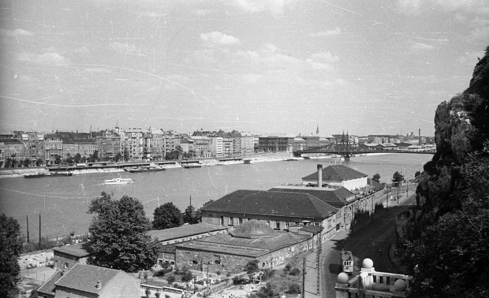 Hungary, Budapest I., kilátás a Szent Gellért lépcsőtől a Rudas fürdő és a Szabadság híd felé., 1959, Nagy Gyula, tram, Danube, water bus, Budapest, Duna-bridge, János Feketeházy-design, Fortepan #51635