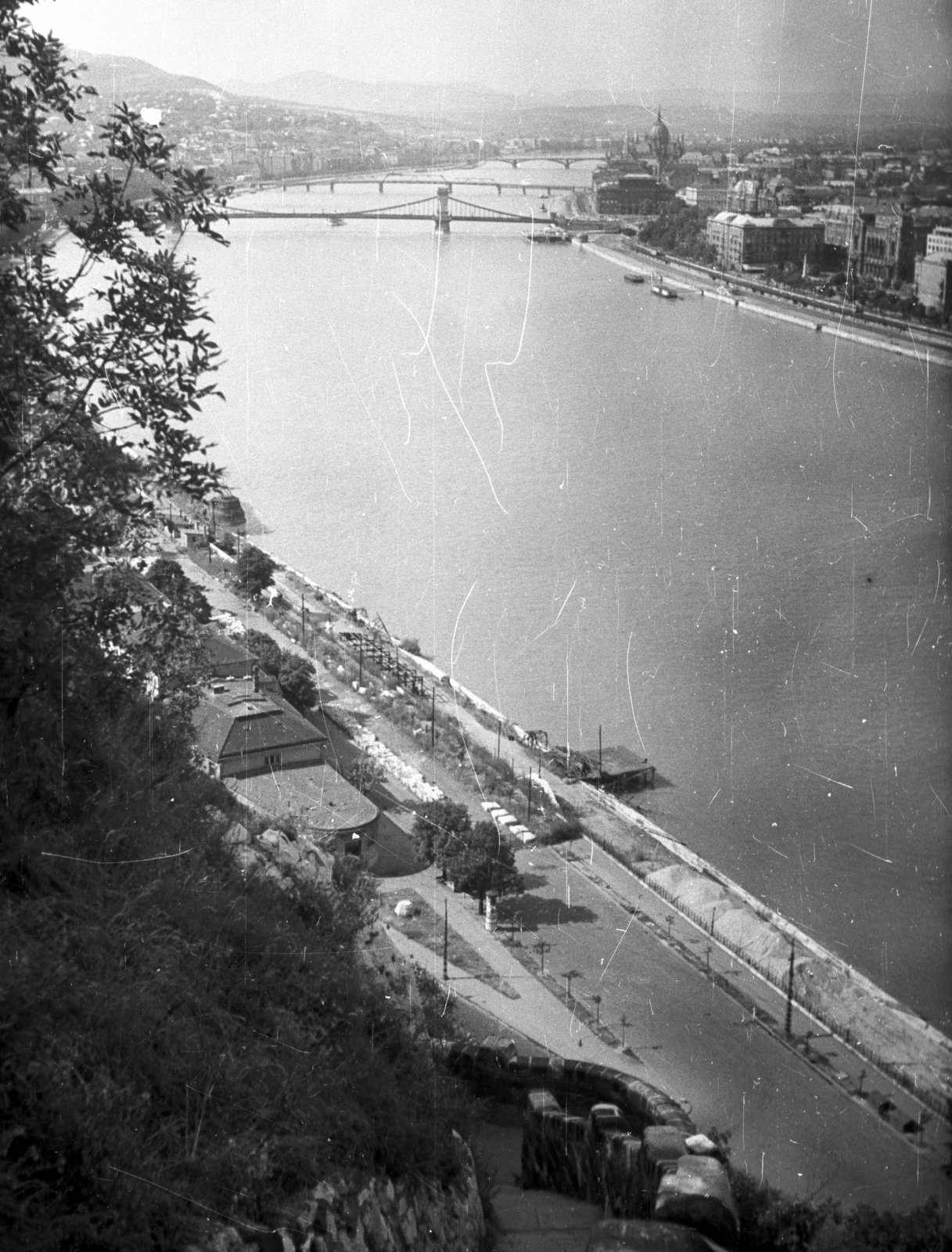 Hungary, Budapest I., látkép Duna hidakkal a Parlament felé., 1959, Nagy Gyula, bridge, construction, picture, Budapest, suspension bridge, Duna-bridge, William Tierney Clark-design, Fortepan #51647