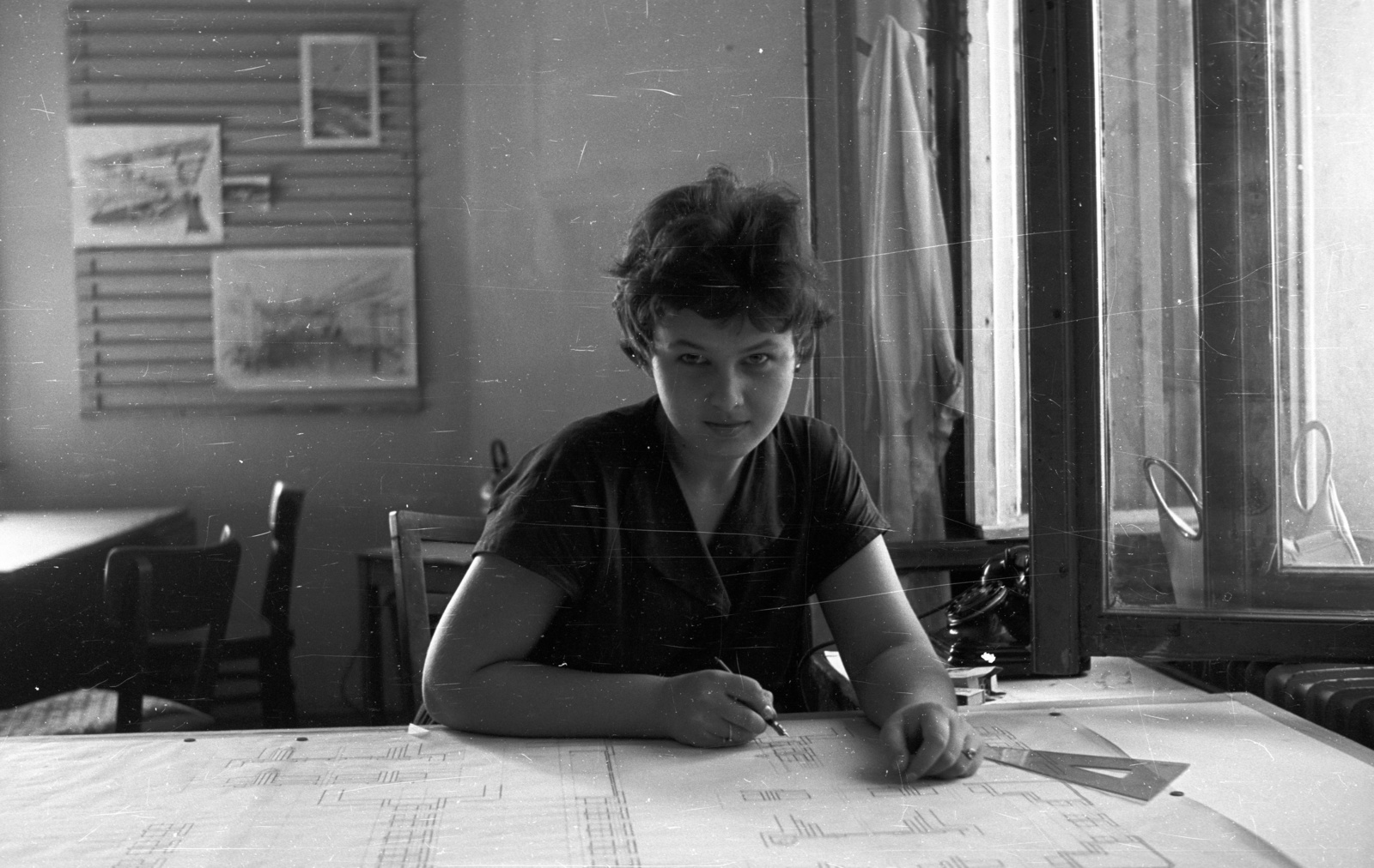Hungary, Budapest V., Széchenyi rakpart 8. a MÁV Vasúttervező Üzemi Vállalat irodája., 1959, Nagy Gyula, workplace, technical drawing, woman, Budapest, ruler, Fortepan #51656