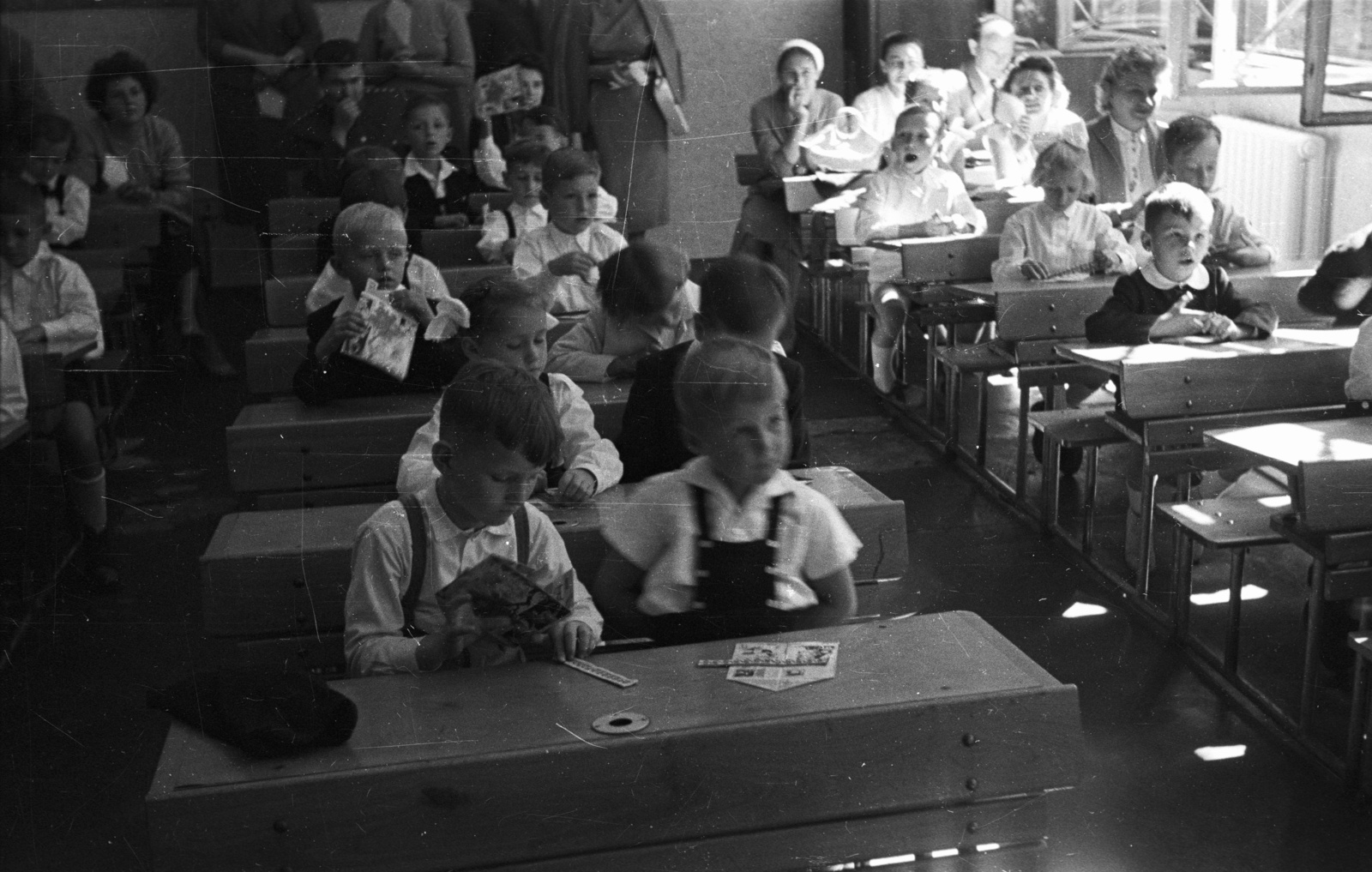 Magyarország, Budapest V., Papnövelde (Eötvös Loránd) utca 4-6. ELTE Apáczai Csere János Gyakorló Általános Iskola és Gimnázium, tanévnyitó., 1960, Nagy Gyula, iskola, oktatás, Budapest, Fortepan #51666