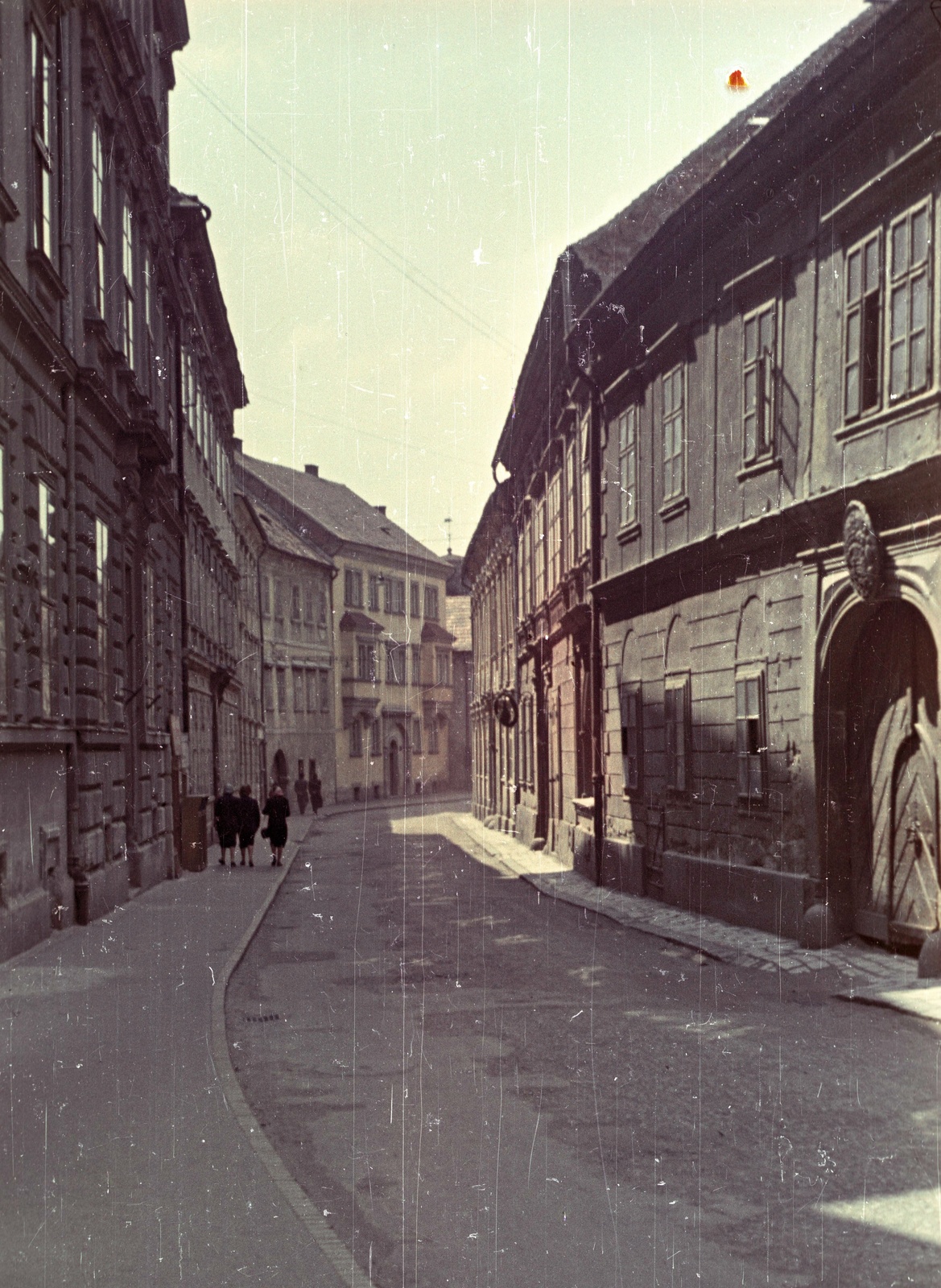 Hungary, Sopron, Szent György utca a Szent György-templom előtt, jobbra az Eggenberg-ház., 1957, Nagy Gyula, colorful, street view, Fortepan #51691