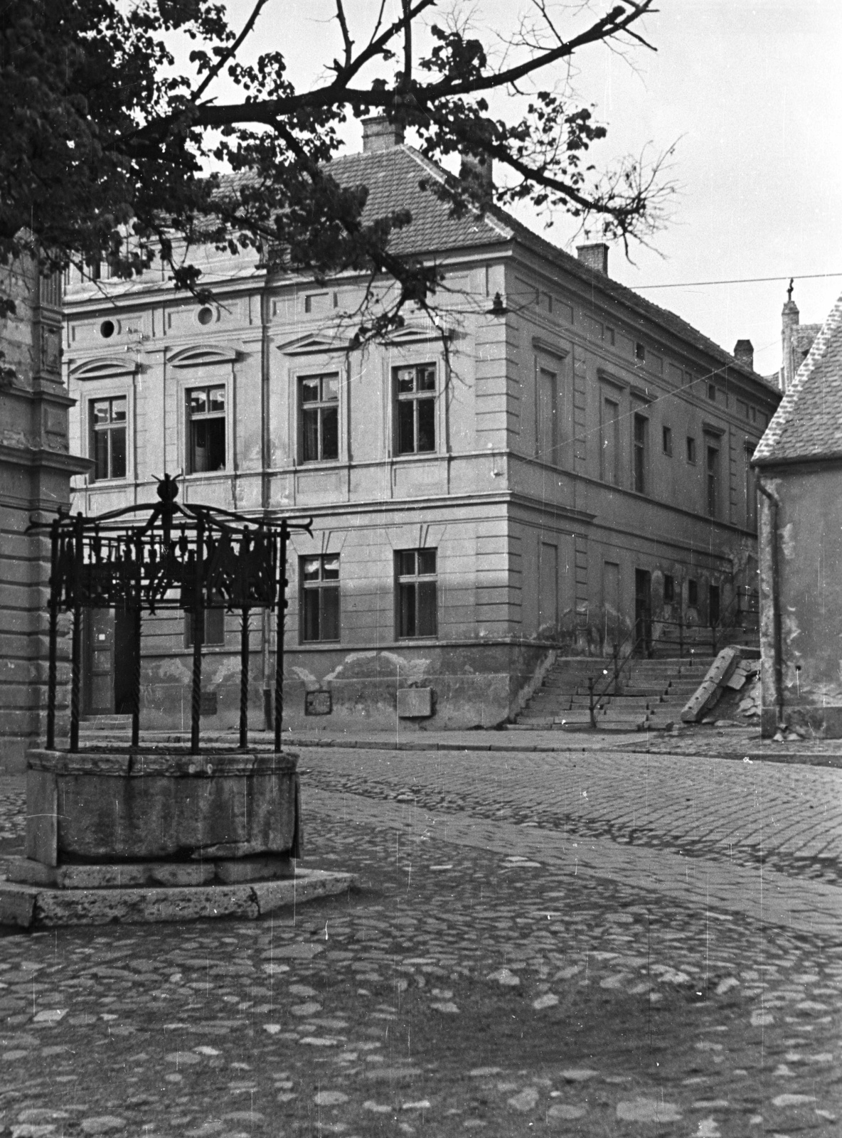 Hungary, Sopron, Sas tér, díszkút., 1957, Nagy Gyula, well, street view, Fortepan #51734