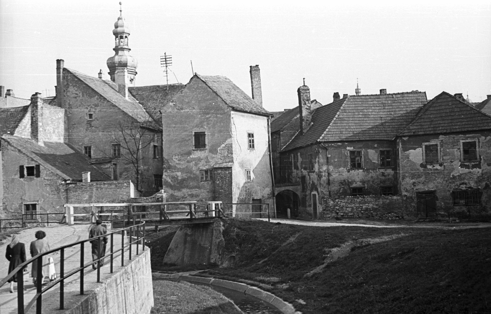 Hungary, Sopron, Ikvasor, szemben az Ikva patak hídja a Festő köznél., 1957, Nagy Gyula, bridge, Fortepan #51748