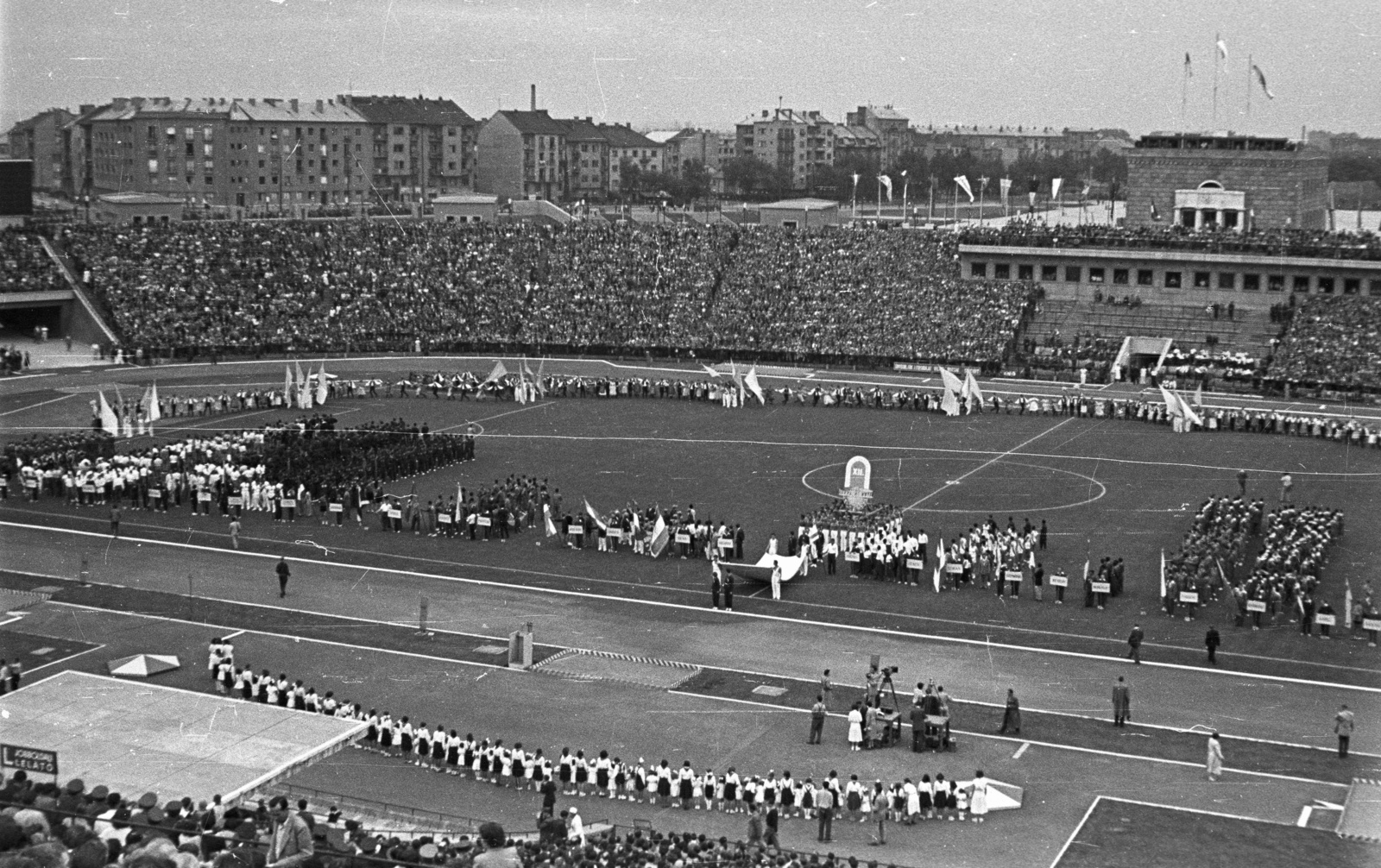 Magyarország, Népstadion, Budapest XIV., a XII. Főiskolai Világbajnokság megnyitóünnepsége, 1954. július 31., 1954, Nagy Gyula, tömeg, stadion, Budapest, Fortepan #51793