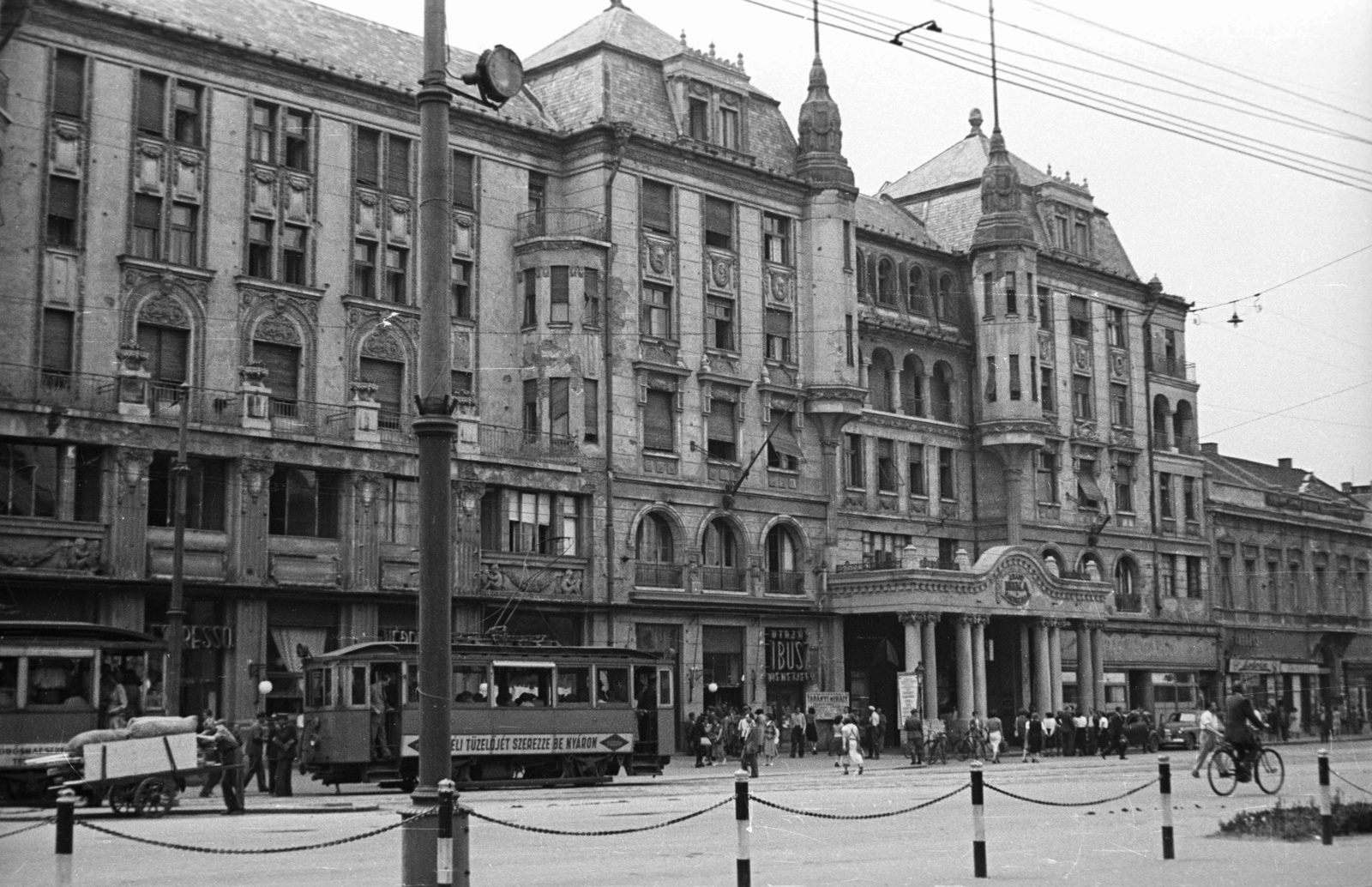 Hungary, Debrecen, Aranybika Szálloda., 1953, Nagy Gyula, bicycle, hotel, tram, handbarrow, Art Nouveau architecture, Alfréd Hajós-design, Fortepan #51804