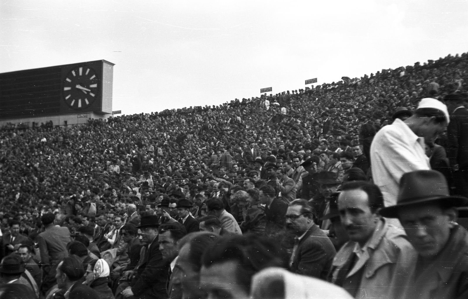 Hungary, Népstadion, Budapest XIV., 1953, Nagy Gyula, mass, watch, stadium, scoreboard, Budapest, Fortepan #51850