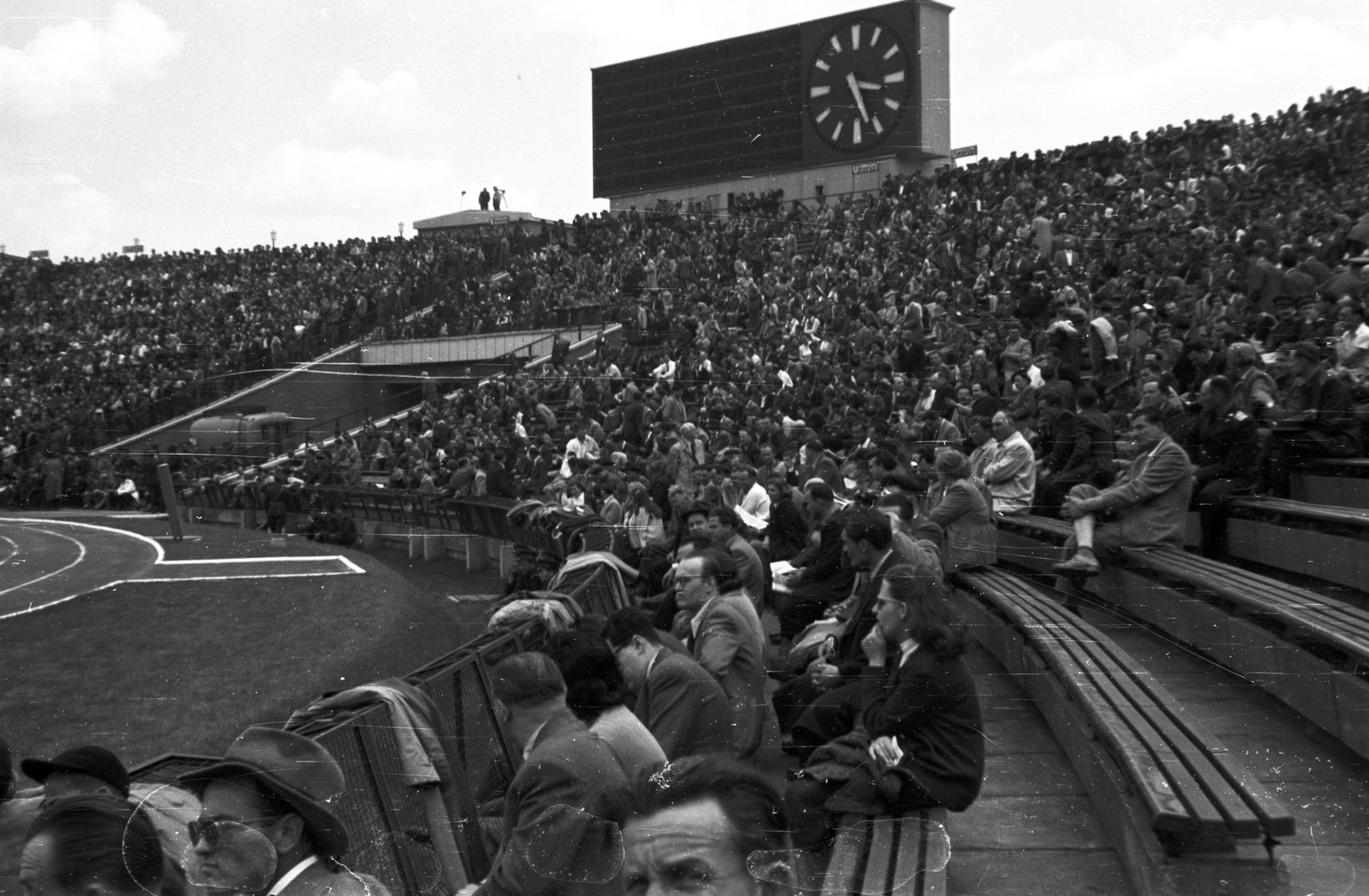 Hungary, Népstadion, Budapest XIV., 1953, Nagy Gyula, mass, watch, stadium, scoreboard, Budapest, Fortepan #51852