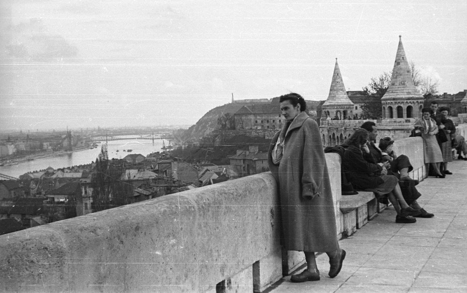 Hungary, Halászbástya, Budapest I., 1953, Nagy Gyula, bridge, shoe, picture, coat, Danube, Budapest, Fortepan #51863