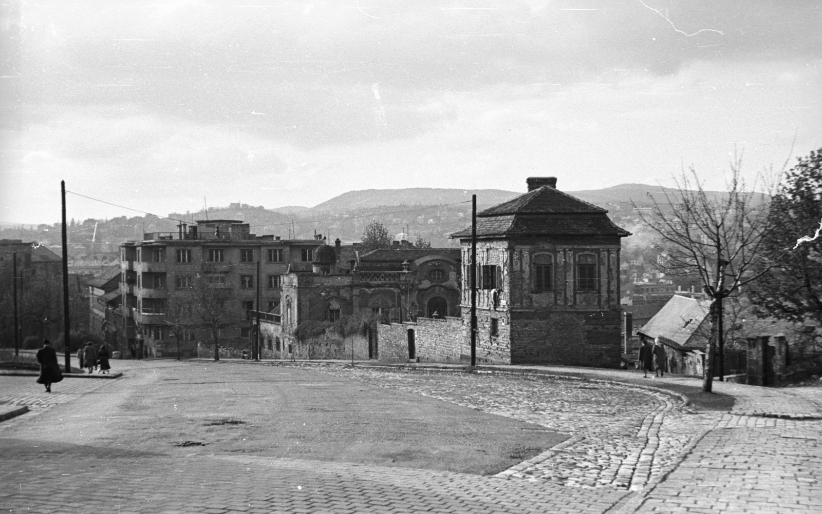 Hungary, Budapest I., Ostrom utca a Bécsi kaputól nézve., 1953, Nagy Gyula, street view, Budapest, Fortepan #51881
