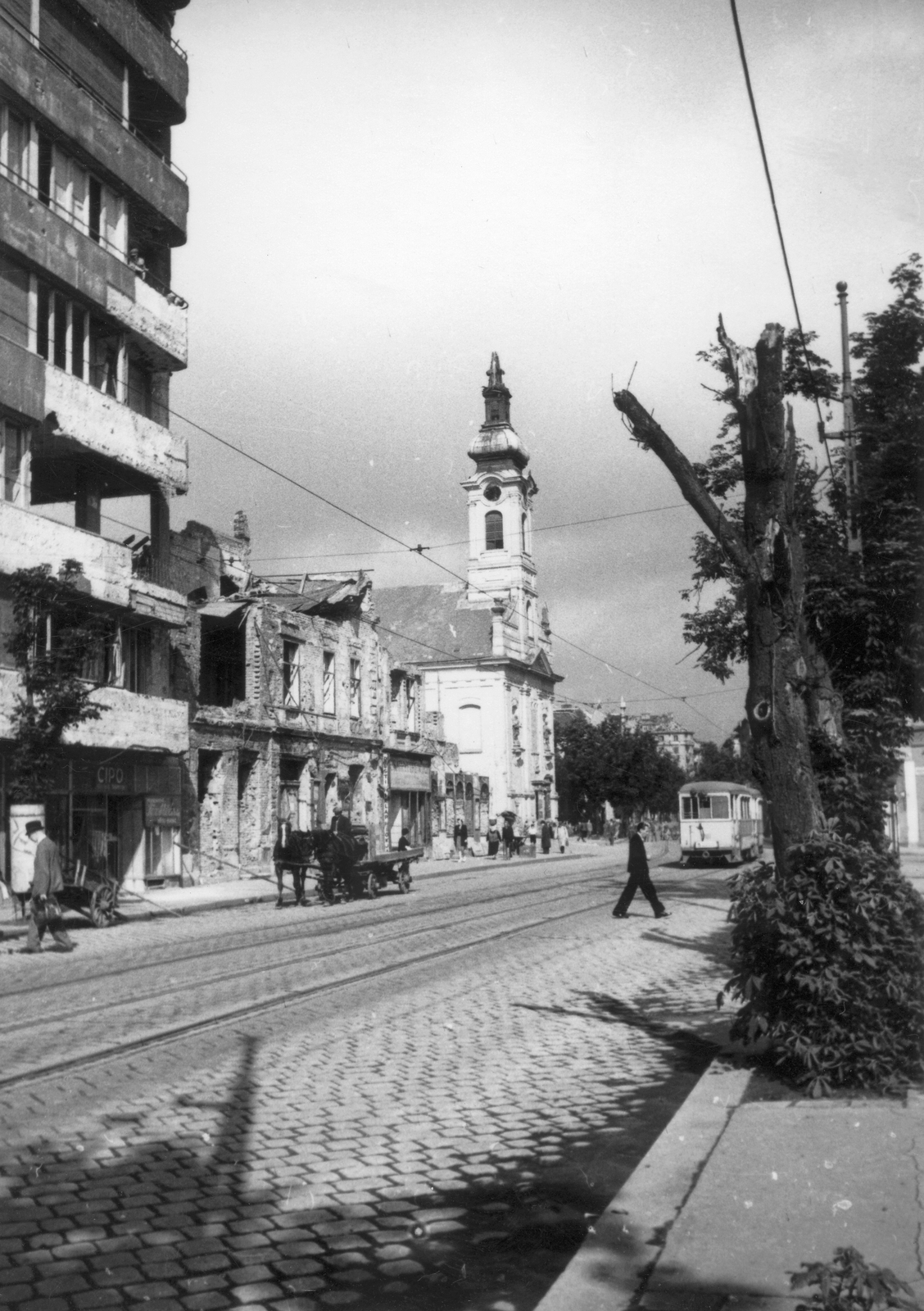Hungary, Budapest I., Krisztina körút, szemben a Havas Boldogasszony-templom., 1945, Kramer István dr, Kunszt János, church, Horse-drawn carriage, tram, coach, Budapest, Fortepan #52007