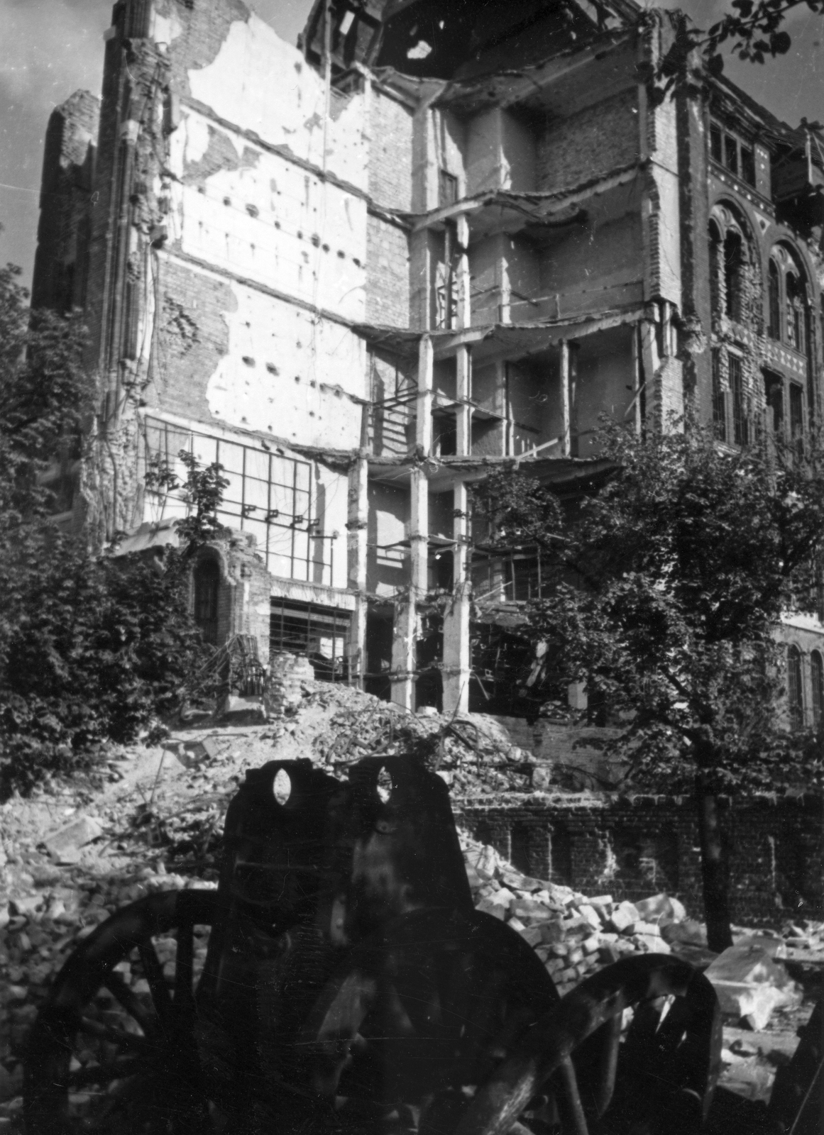 Hungary, Budapest I., az Országos levéltár hátsó, sérült homlokzata., 1945, Kramer István dr, Kunszt János, war damage, ruins, Budapest, Fortepan #52012