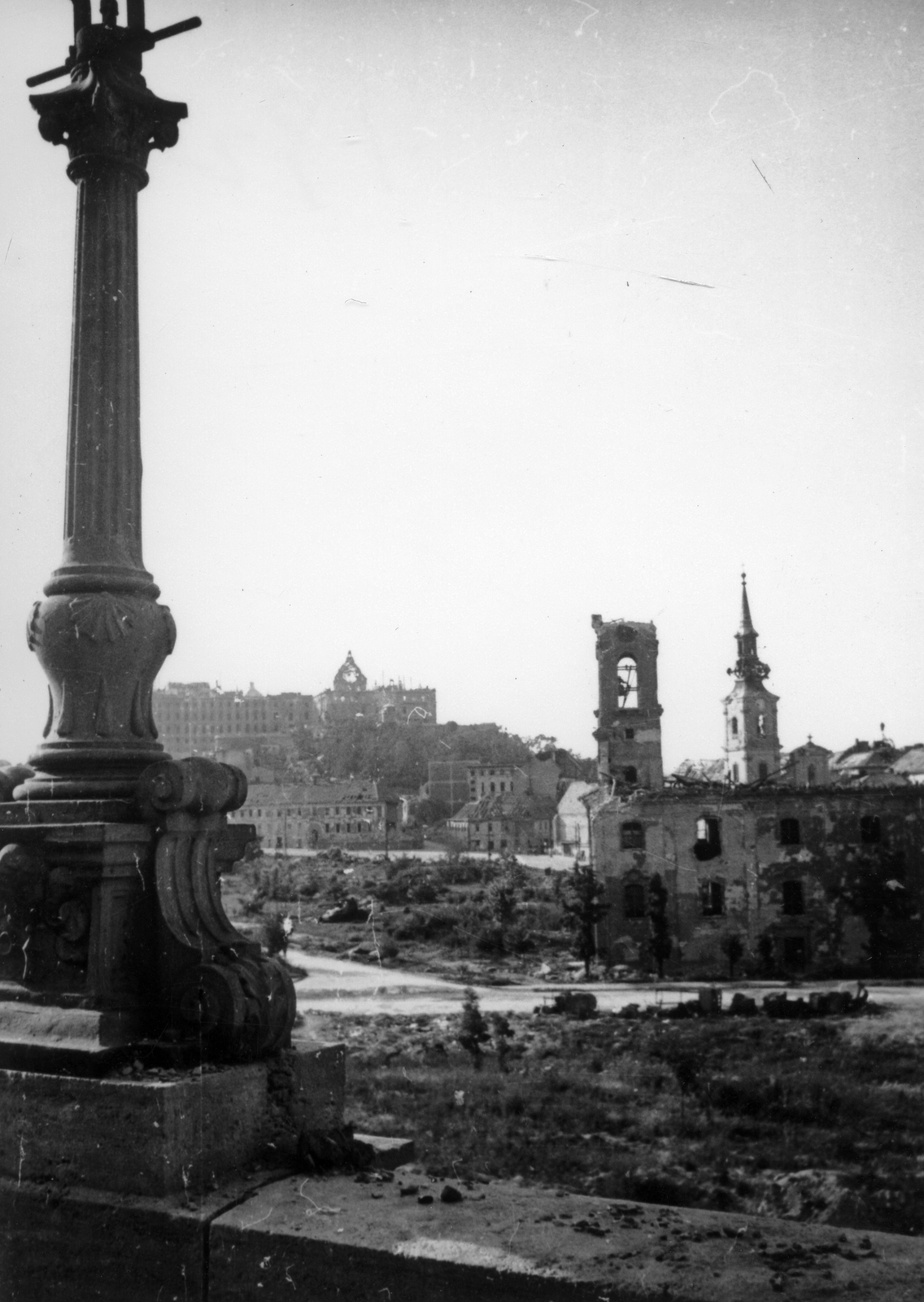 Hungary, Tabán, Budapest I., középen a budai szerb templom, mögötte az Alexandriai Szent Katalin-templom., 1945, Kramer István dr, Kunszt János, war damage, ruins, Budapest, Fortepan #52016