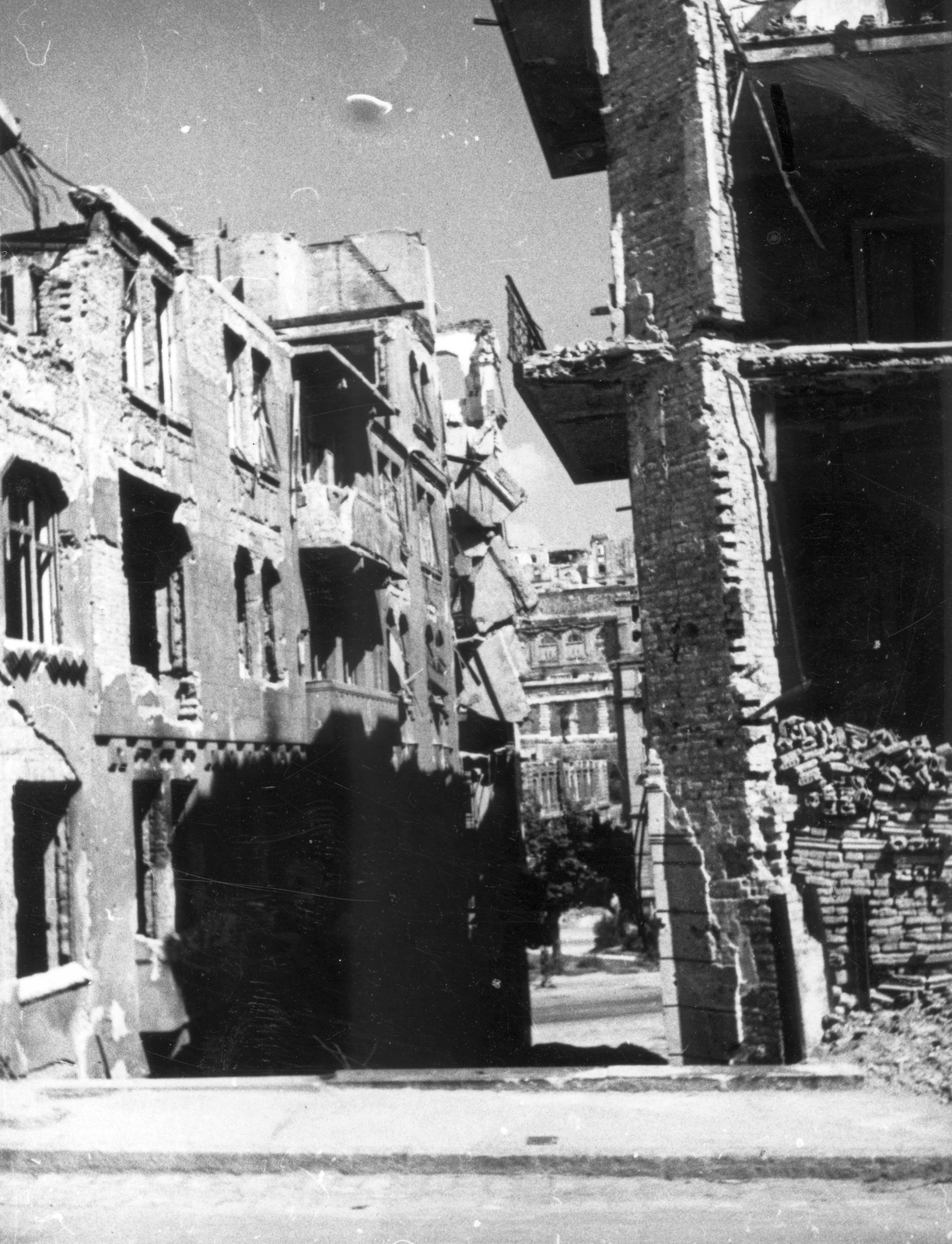 Hungary, Budapest I., Orvos lépcső a Gellérthegy utca felől a Krisztina körút felé nézve., 1945, Kramer István dr, Kunszt János, war damage, Budapest, Fortepan #52020
