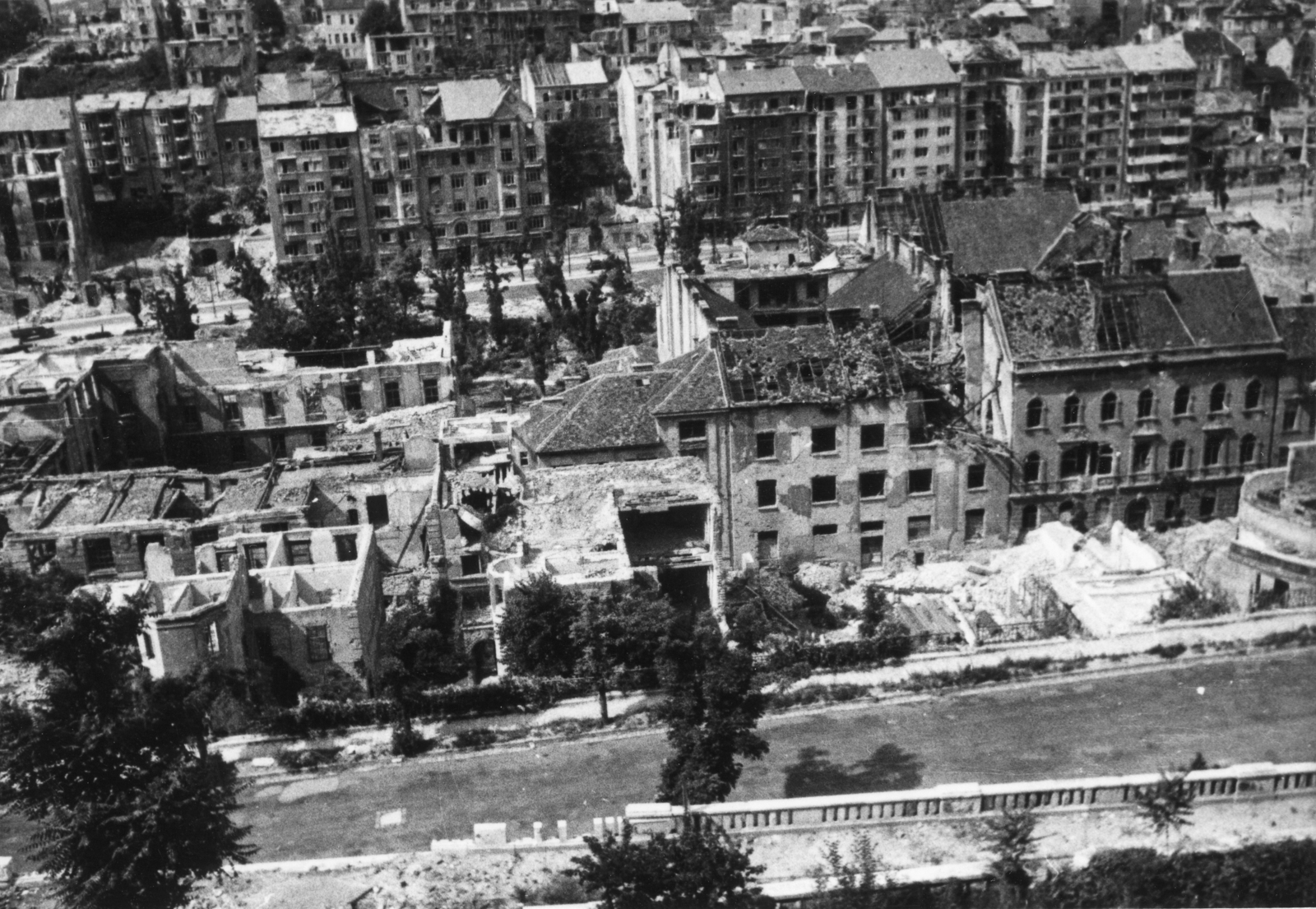 Magyarország, budai Vár, Budapest I., kilátás a József főhercegi palotától a lerombolt Krisztinavárosra., 1945, Kramer István dr, Kunszt János, háborús kár, rom, Budapest, Fortepan #52083