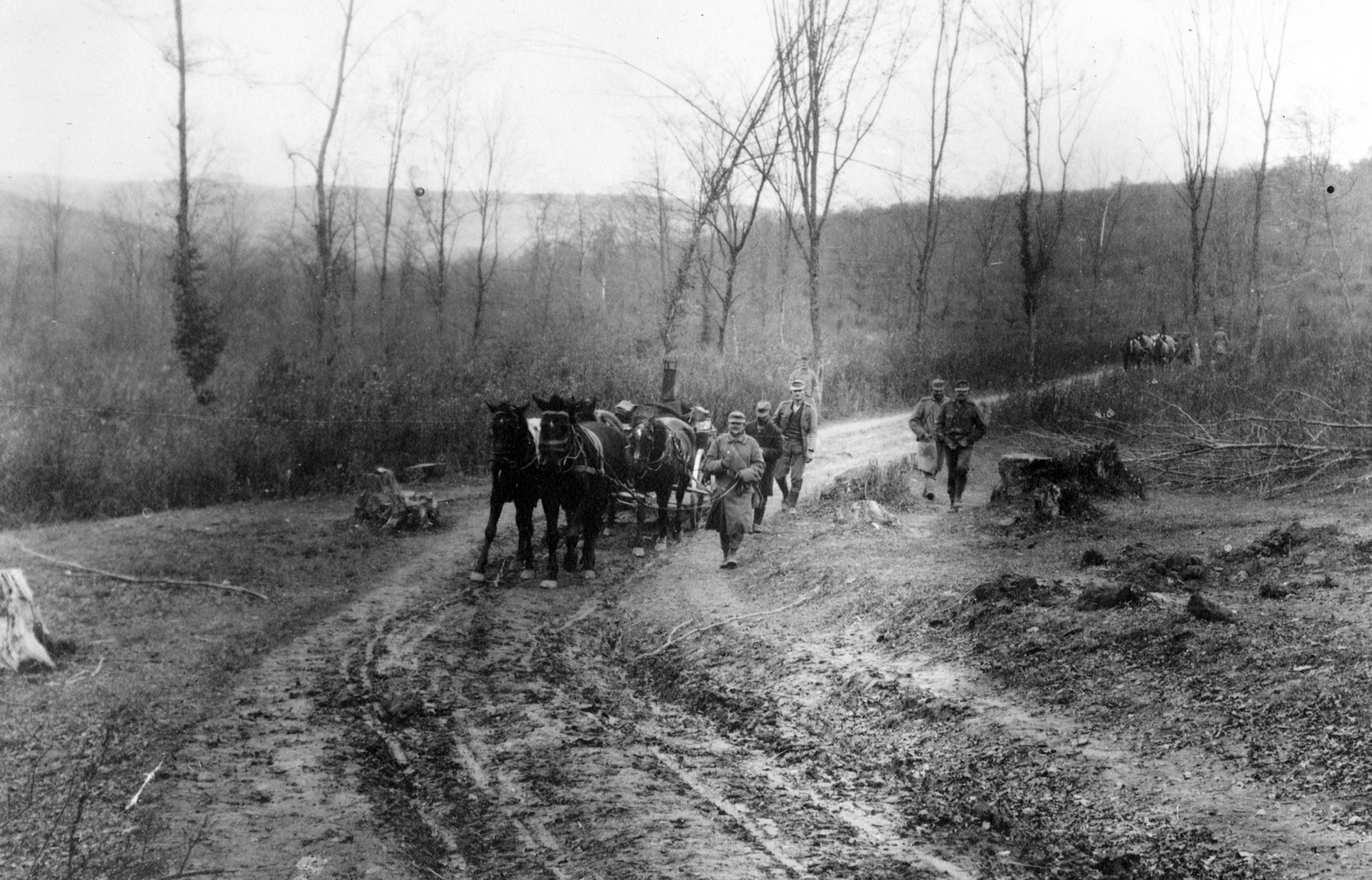 Rajvonalba induló konyha., 1915, Komlós Péter, First World War, horse, goulash cannon, mud, Fortepan #52238