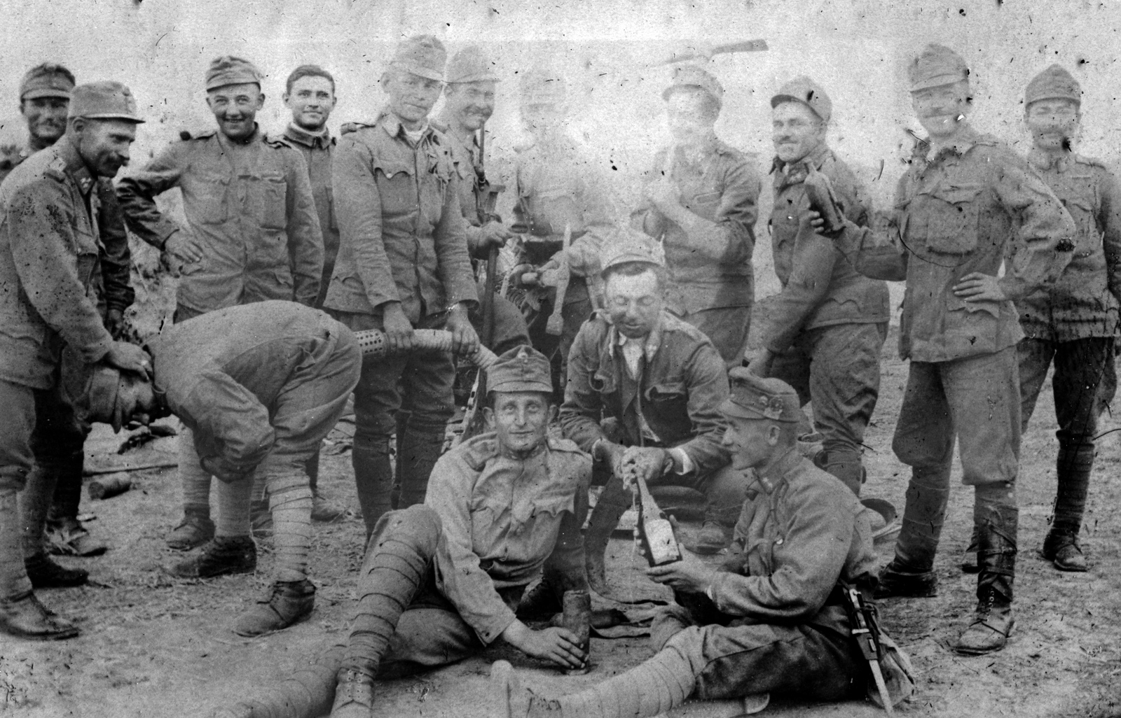 1916, Komlós Péter, First World War, uniform, tableau, smile, men, jesting, fun, soldier, pickaxe, bayonet, Fortepan #52280