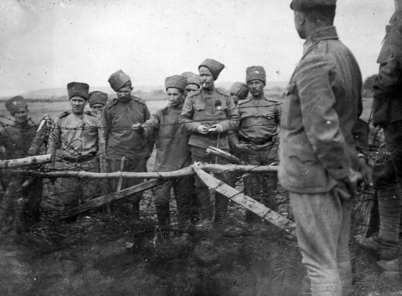 1916, Komlós Péter, első világháború, hadifogoly, szögesdrót, szovjet katona, Fortepan #52292