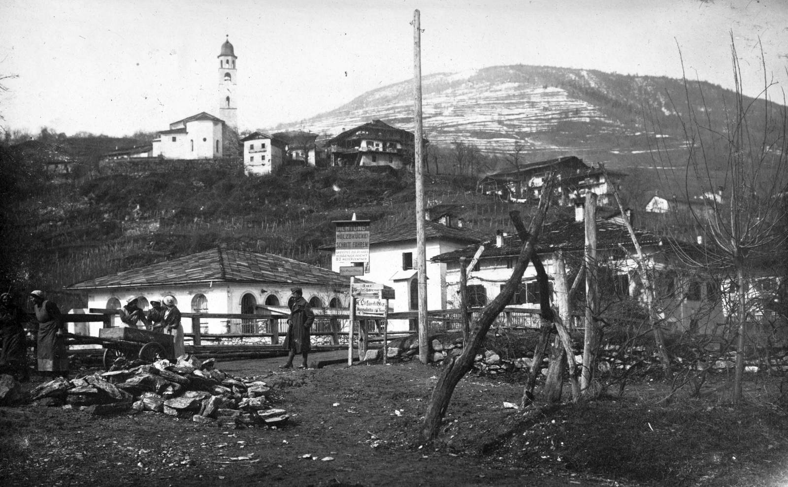 Italy, Calceranica al Lago, a hegyen a Szűz Mária Mennybemenetele templom (Chiesa di Santa Maria Assunta)., 1917, Komlós Péter, First World War, Fortepan #52323