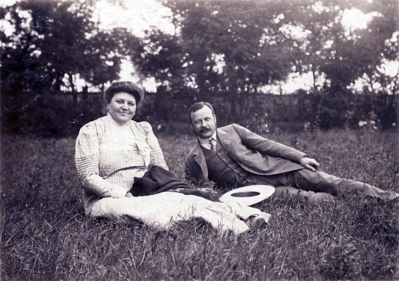 1910, Erdőssy Béla, lie in the grass, double portrait, couple, Fortepan #52723