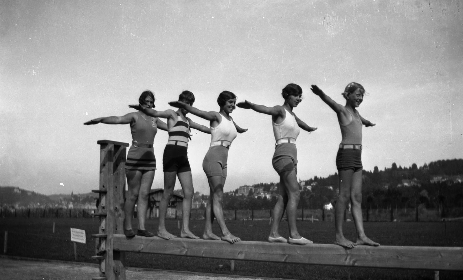1930, Fortepan, exercise, feat, barefoot, height chart, spread out arms, beam, Fortepan #52751