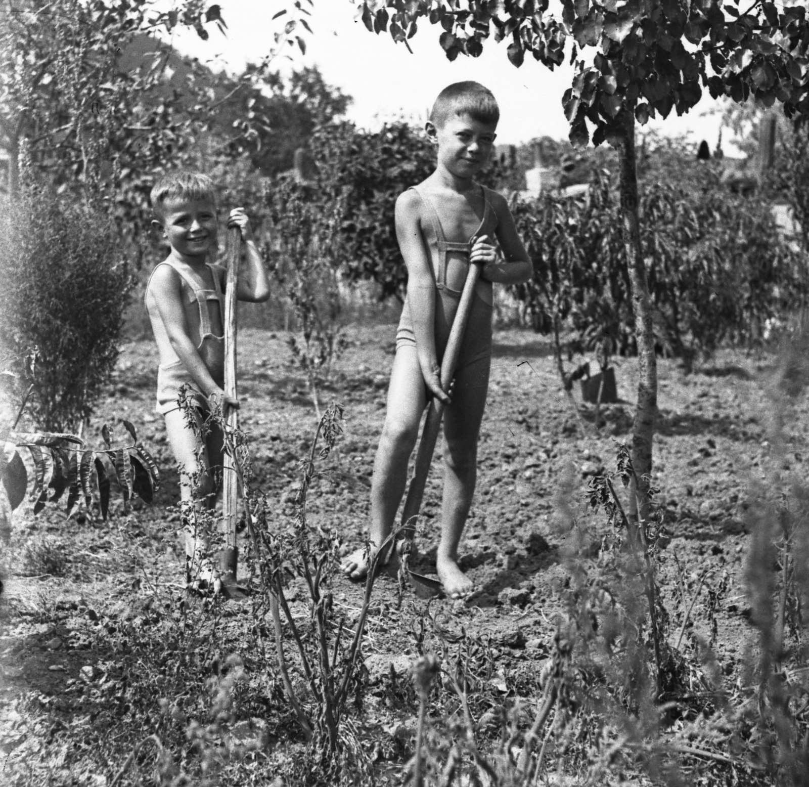1940, Fortepan, garden, kid, spade, Fortepan #52853