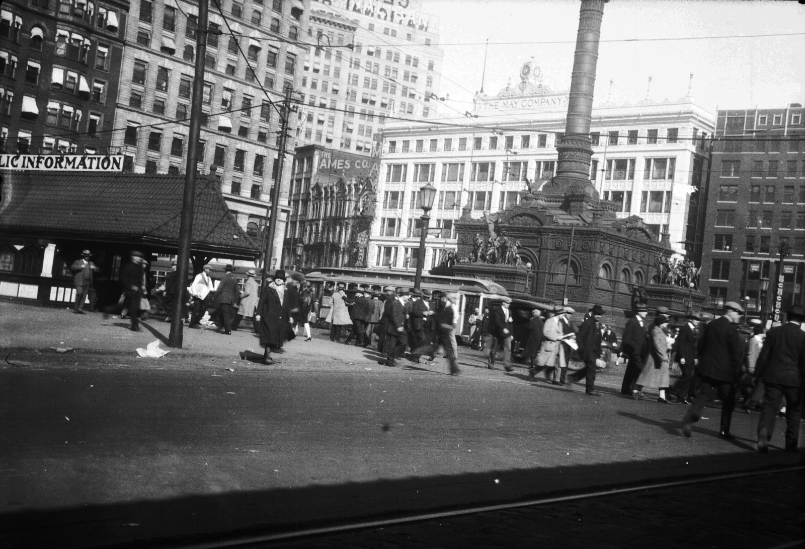 Amerikai Egyesült Államok, Ohio állam, Cleveland, Public Square, szemben a polgárháború katonáinak és matrózainak emlékműve (Scofield, 1894.)., 1930, Fortepan, utcakép, Fortepan #52869