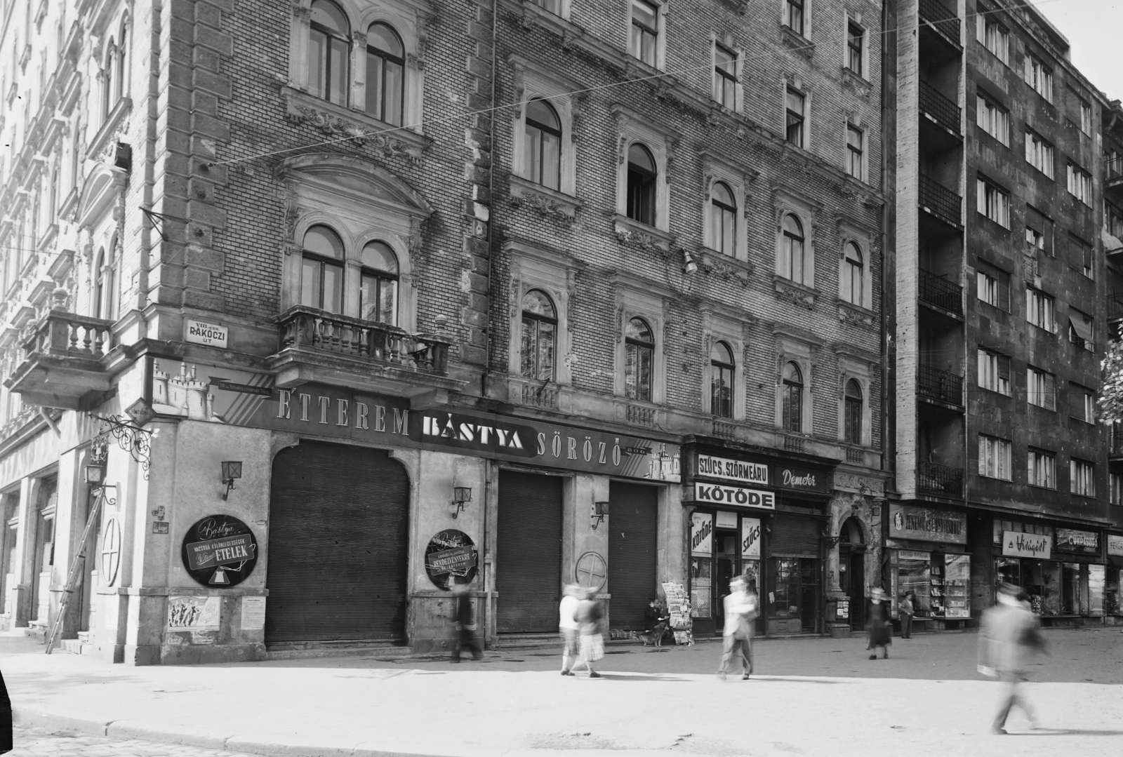 Hungary, Budapest VIII., Rákóczi út - Gyulai Pál utca sarok., 1957, UVATERV, hospitality, sign-board, street name sign, furrier, florist, Budapest, knitting, Fortepan #5288