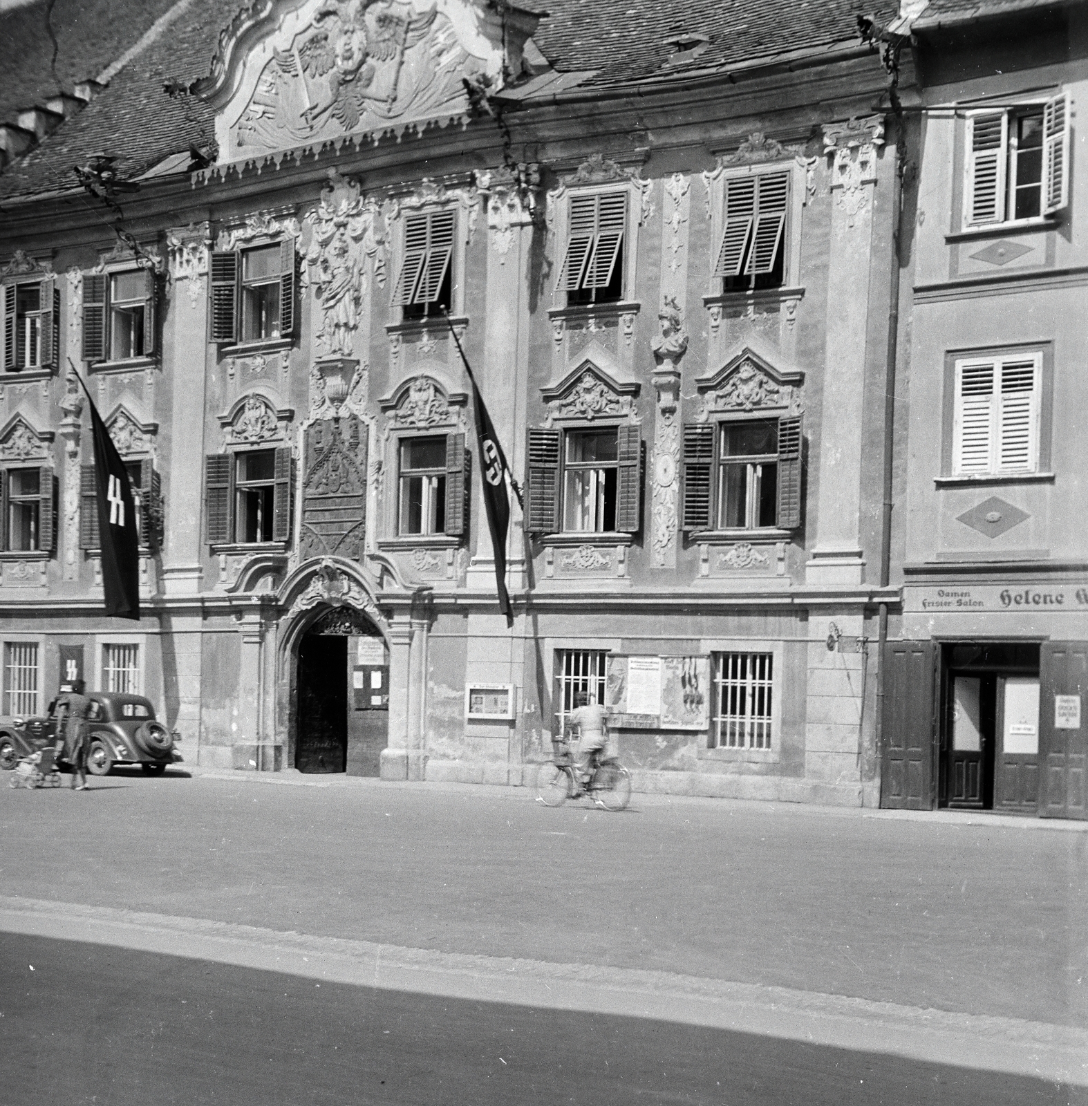 Austria, Sankt Veit an der Glan, Hauptplatz, Rathaus., 1938, Vargha Zsuzsa, flag, swastica, Baroque-style, public building, stucco, Marx Joseph Pittner-design, Fortepan #52903