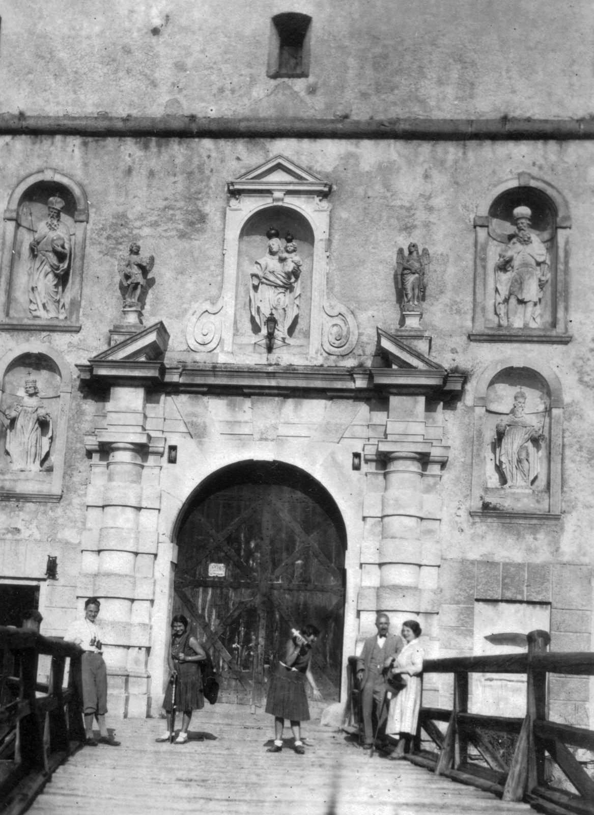 Austria, Forchtenstein, az Esterházy család vára., 1929, Vargha Zsuzsa, castle gate, castle, Fortepan #52964
