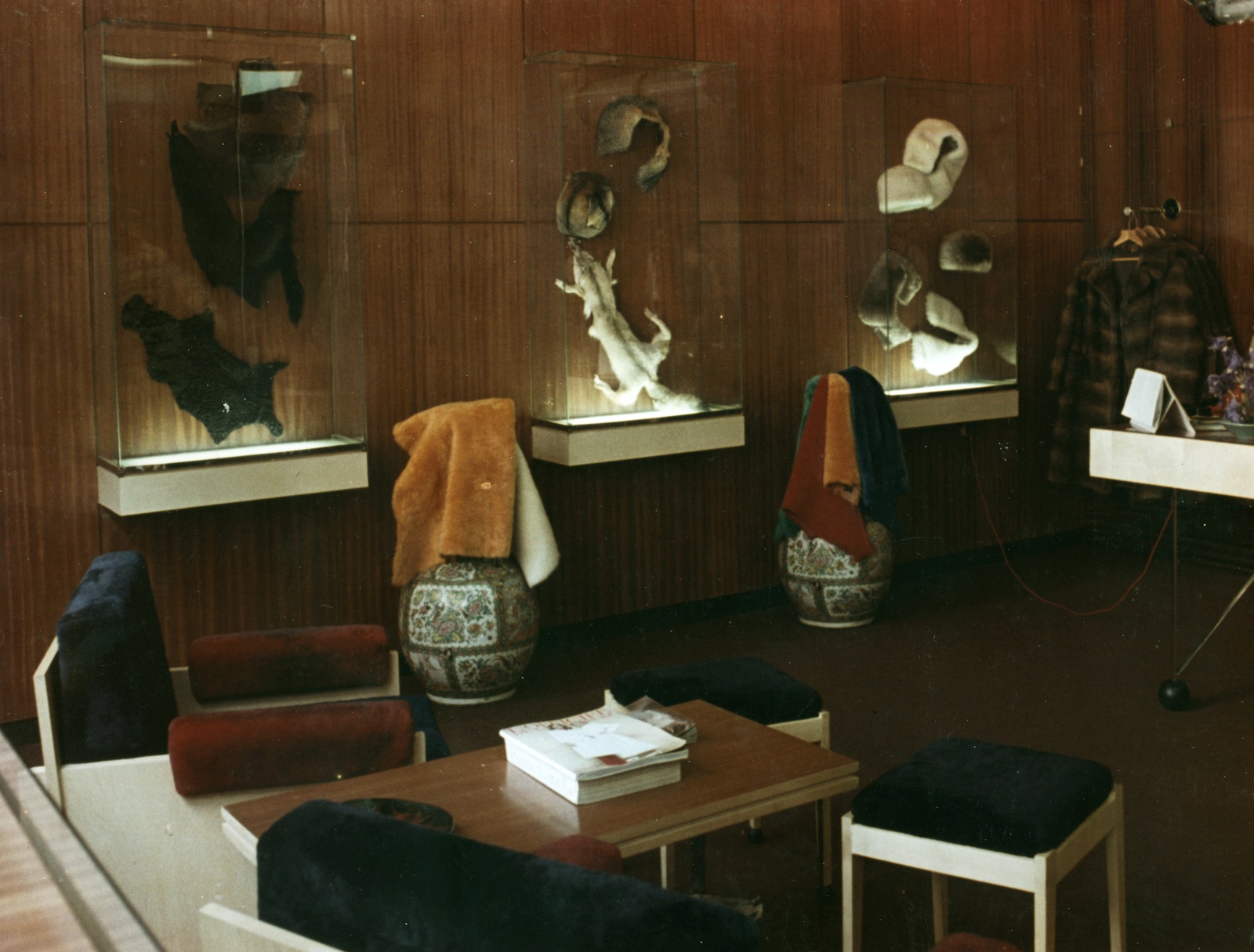 Hungary, Budapest V., Váci utca 30/b, Elegancia ruhaszalon., 1970, Szabó Lóránt, colorful, Budapest, Fortepan #53011