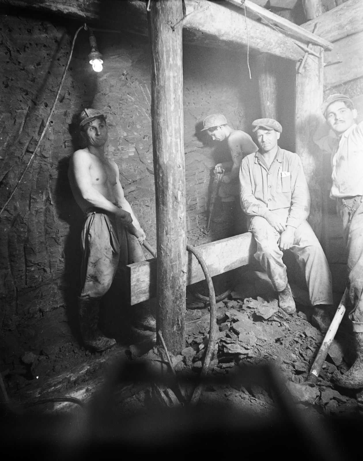 Hungary, 1951, UVATERV, portrait, worker, subway construction, half-naked, tunnel, Fortepan #5303