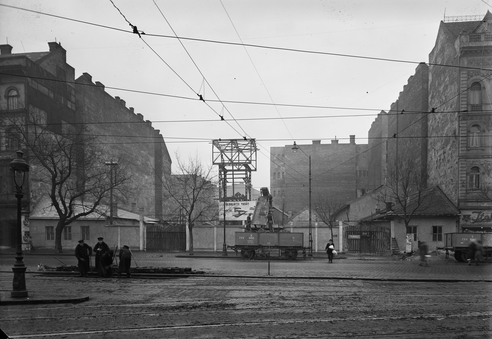 Hungary, Budapest VIII., Baross tér 7-8., a metróépítés területe., 1952, UVATERV, firewall, coach, subway construction, Budapest, Fortepan #5306