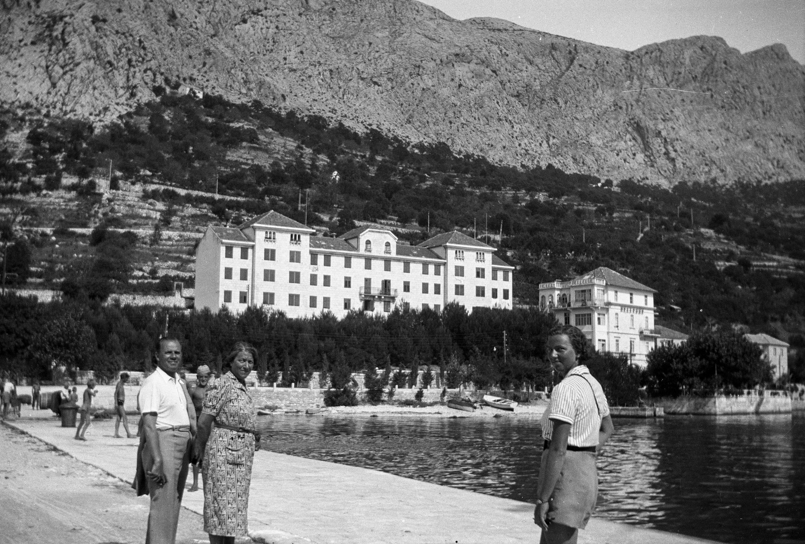 Croatia, Omiš, móló., 1940, Romák Éva, hillside, mountain, sea shore, Fortepan #53205