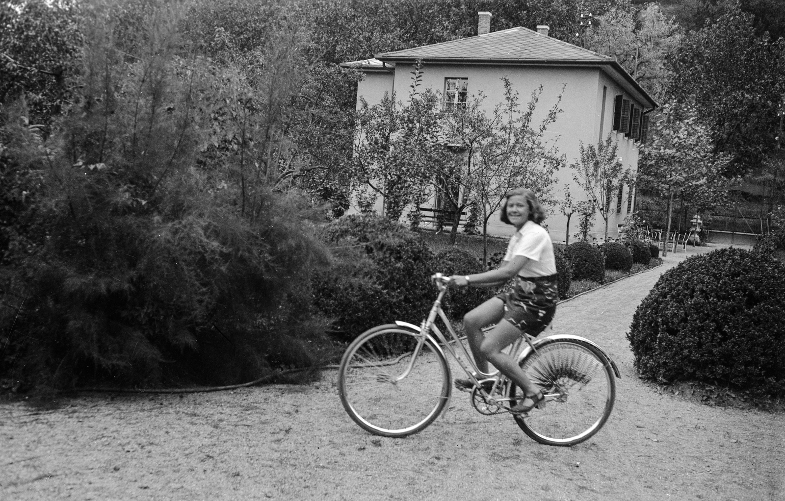 1942, Romák Éva, bicycle, Fortepan #53207