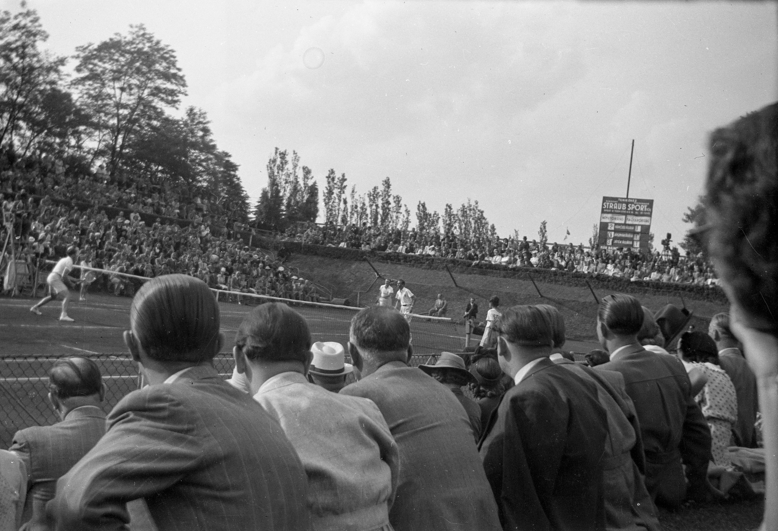 Hungary, Margit Islands, Budapest, tenisz díszpálya, Magyarország-Németország (3:3) teniszmérkőzés a Róma Kupáért., 1942, Romák Éva, tennis, tennis court, Fortepan #53210