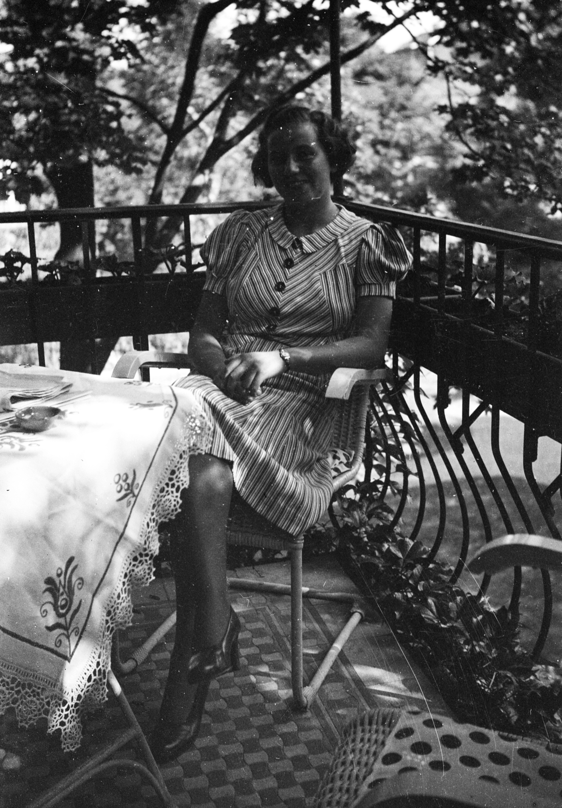 1938, Romák Éva, striped dress, lady, wrist watch, Fortepan #53214