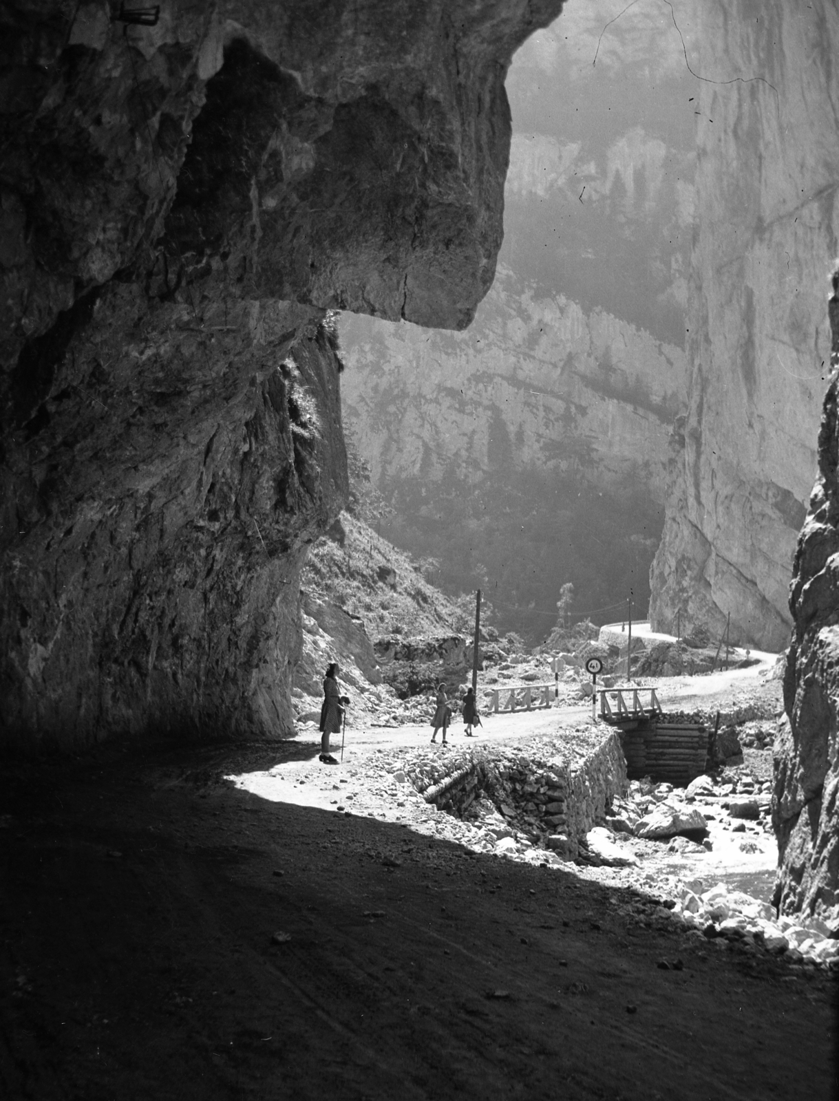 Romania,Transylvania, Bicaz Canyon, 1941, Romák Éva, Fortepan #53223