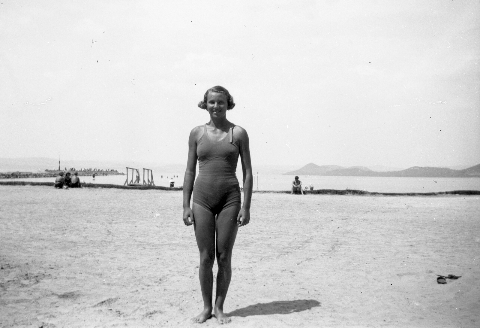 Magyarország, Balatonföldvár, szabadstrand., 1936, Romák Éva, strand, Balaton, Fortepan #53265