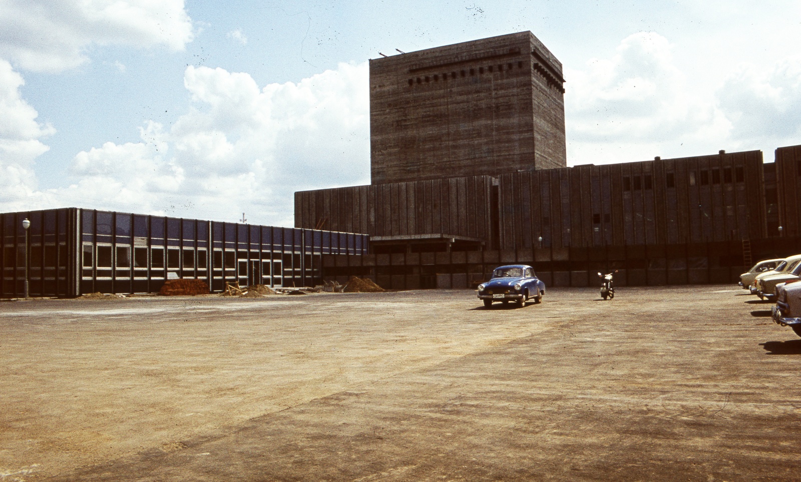 Hungary, Bőcs, Borsodi Sörgyár., 1974, Balázs Lajos, colorful, German brand, Wartburg-brand, automobile, factory, industrial building, Fortepan #53324