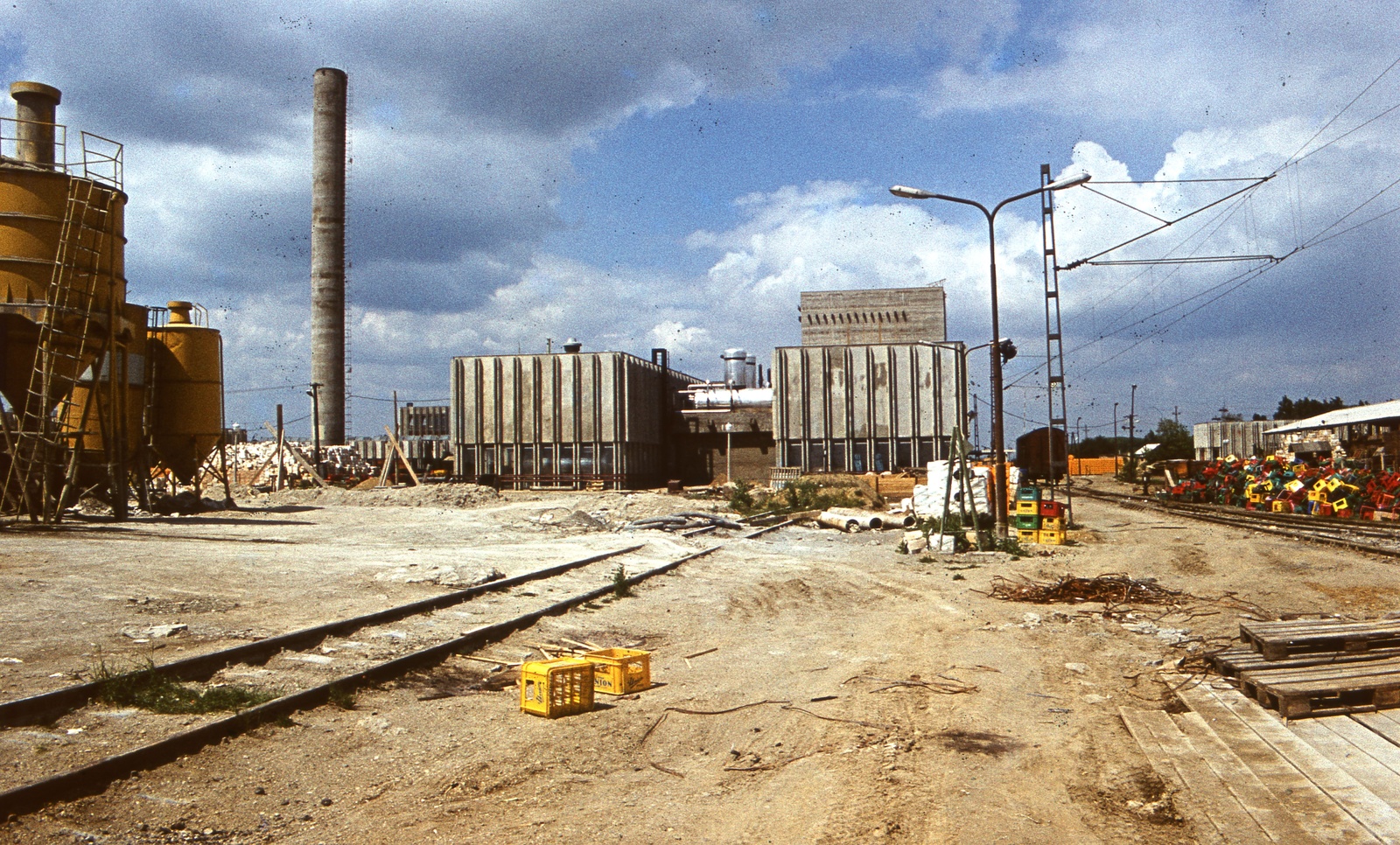 Hungary, Bőcs, Borsodi Sörgyár., 1974, Balázs Lajos, colorful, lamp post, factory, industrial building, Fortepan #53326